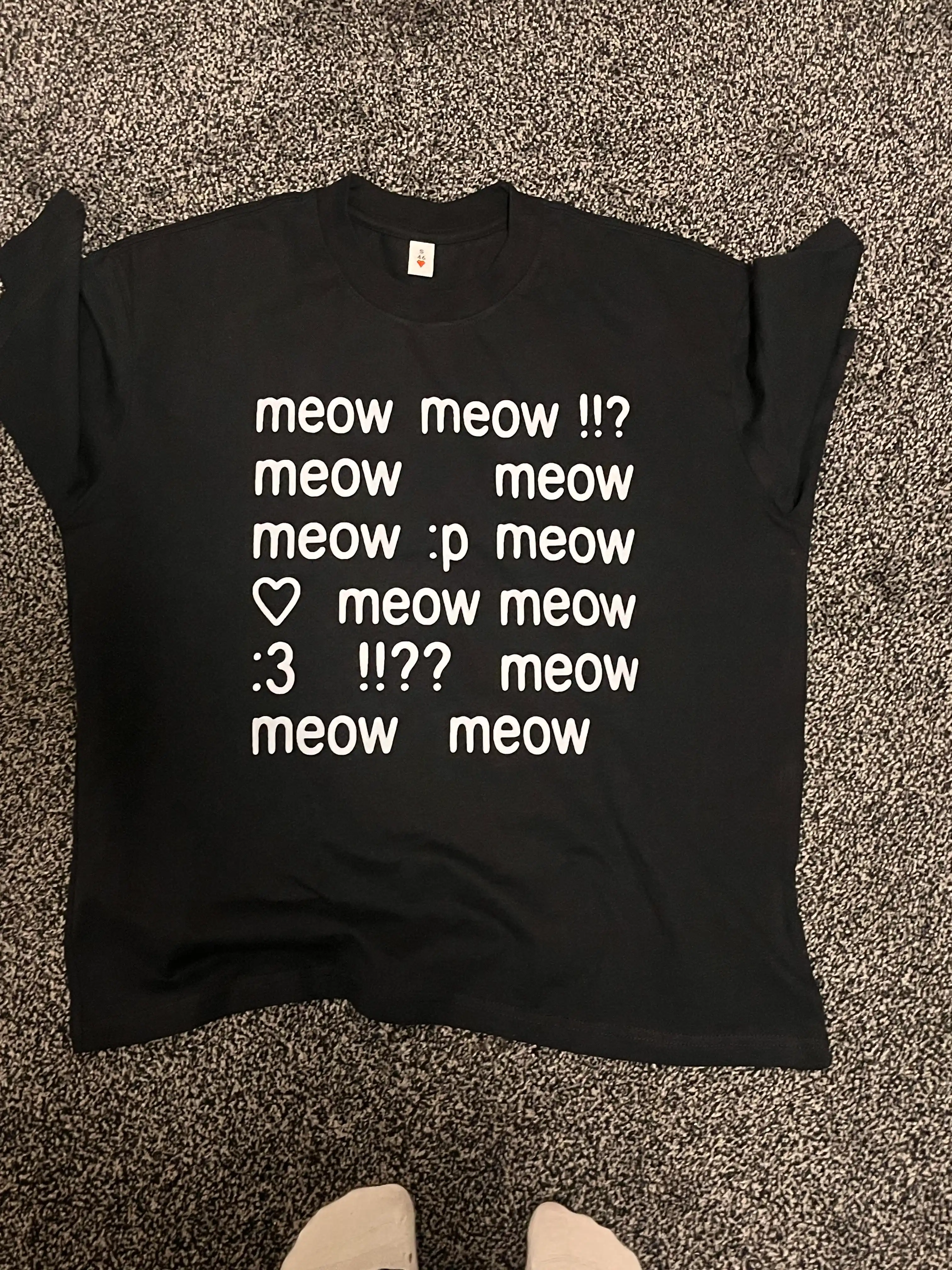 Футболка оверсайз Miconic чёрная с принтом повторяющейся надписью meow