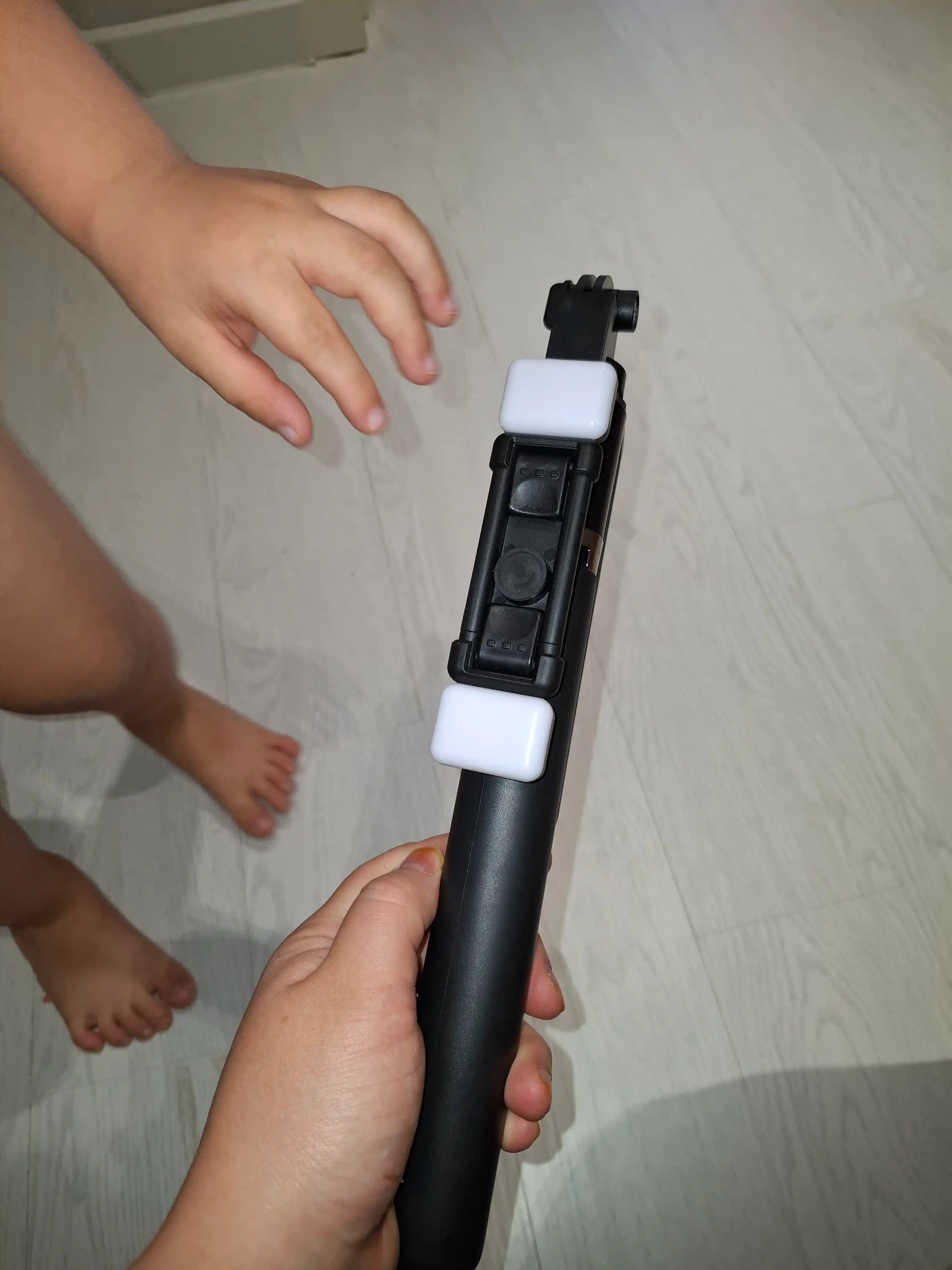 Монопод-трипод R16D для телефона, Bluetooth-пульт, 2 LED-подсветки,селфи палка,штатив