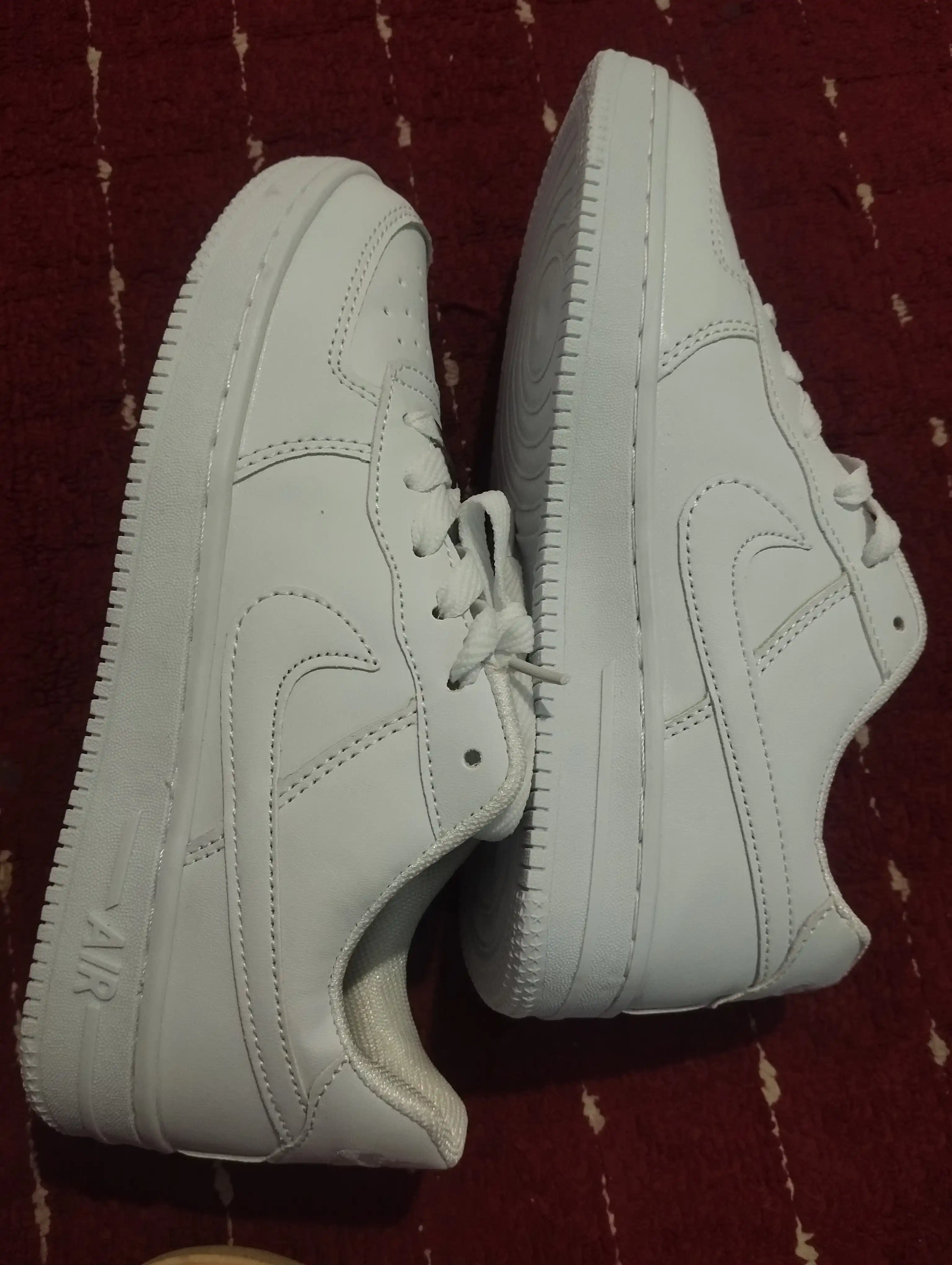 Yumshoq va qulay NK AIR FORCE oq krossofkalar