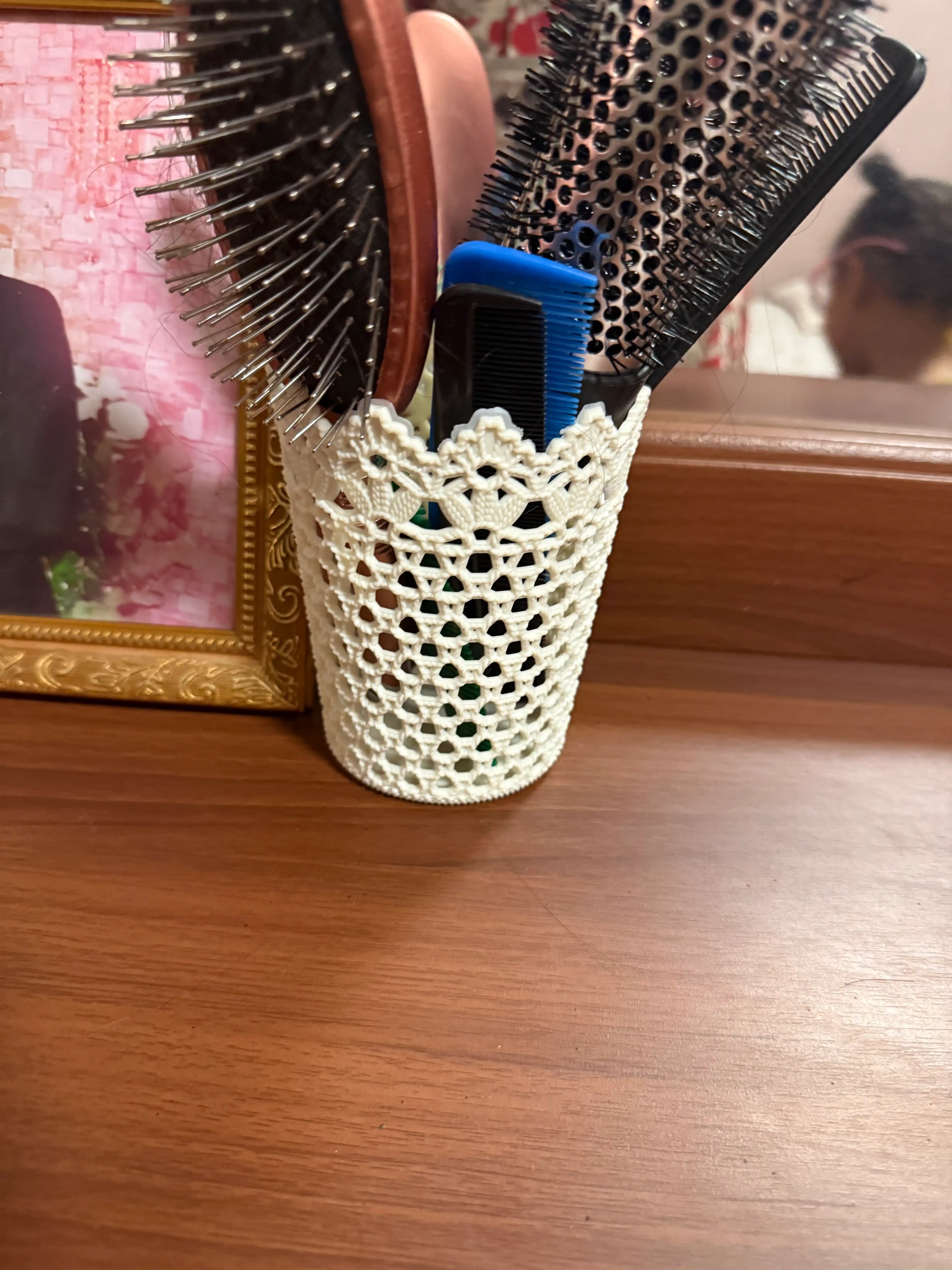 Dekorativ savat 2 xil o‘lcham, krujeva naqshli plastik organizer, uy uchun