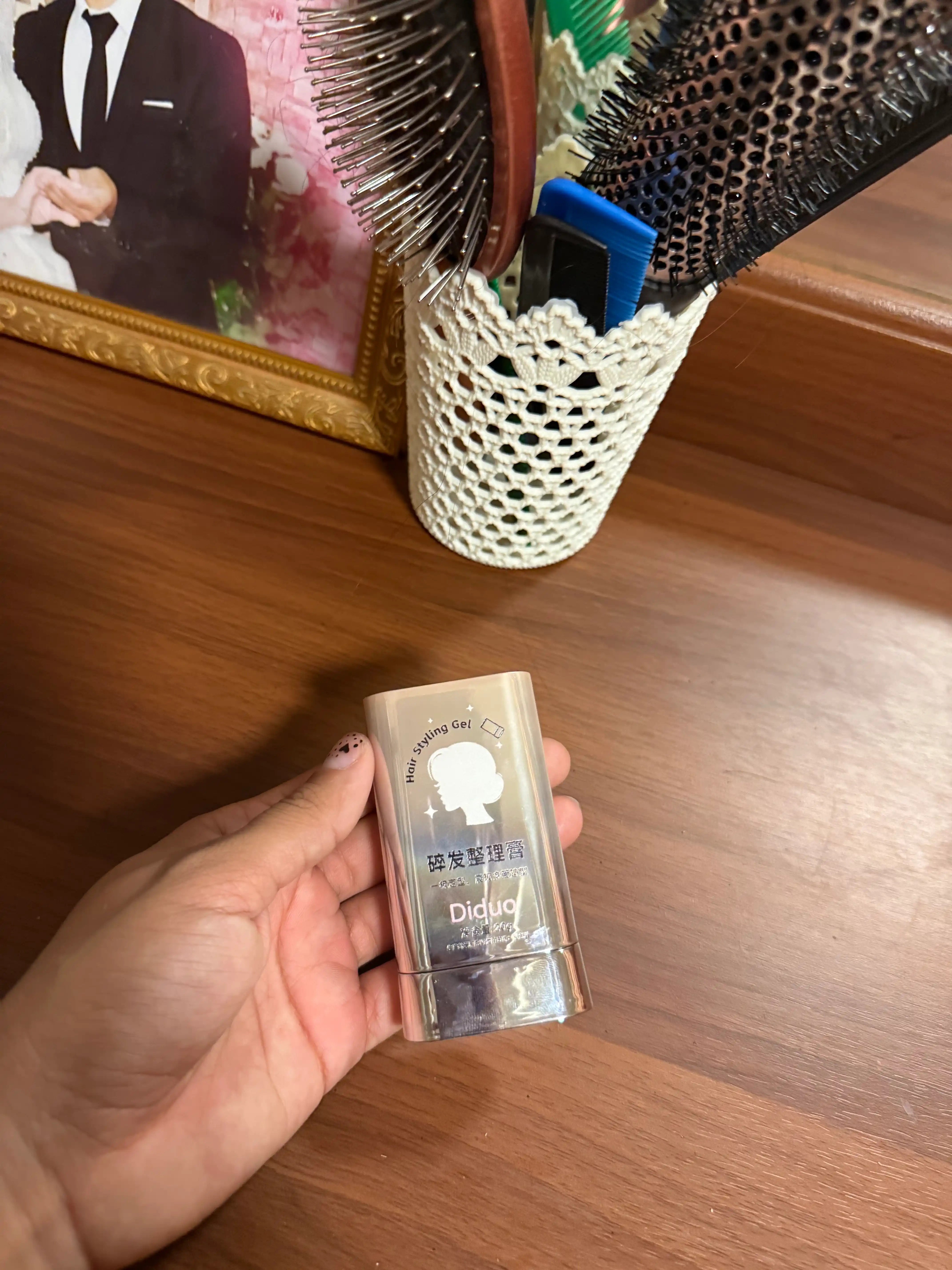 Diduo soch uchun vosk-stik, soch turmagi va mayda tuklarni tekislash uchun fiksator, 20 g