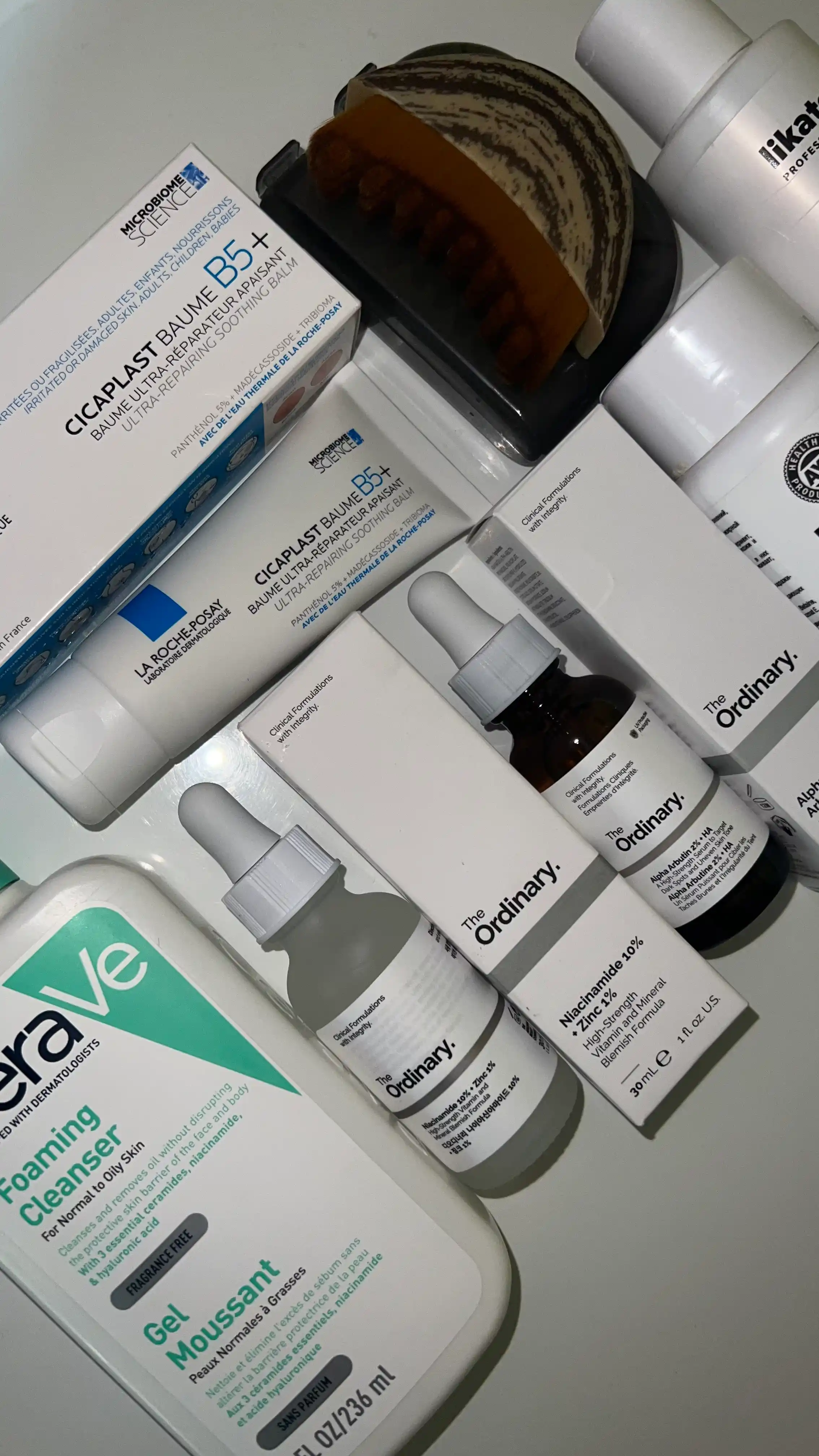 The Ordinary Alpha Arbutin 2% + HA – сыворотка с альфа-арбутином и гиалуроновой кислотой, 30 мл