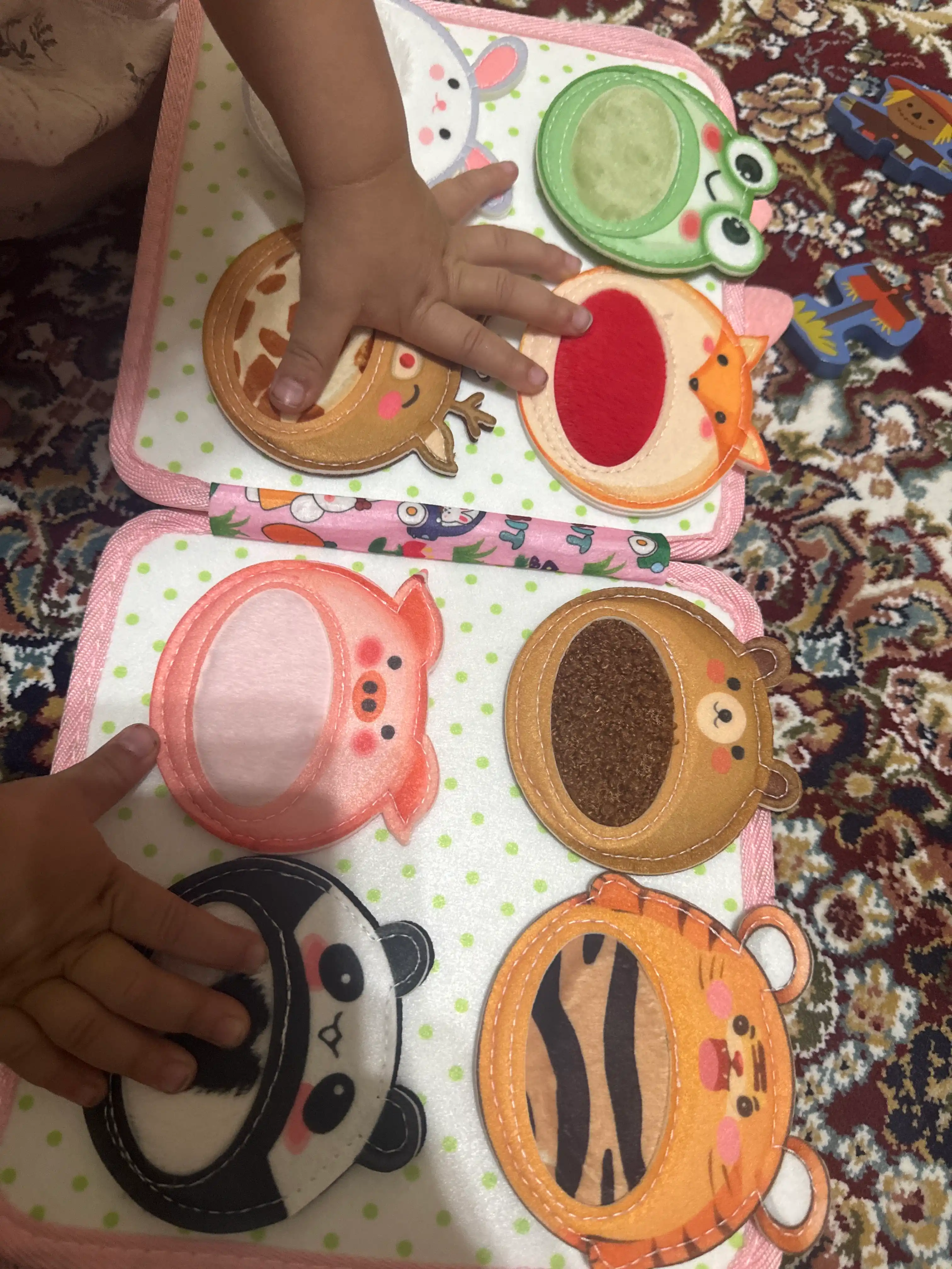 Fetr kitobcha bizibord, bolalar uchun Montessori sensor rivojlantiruvchi o'yinchoq