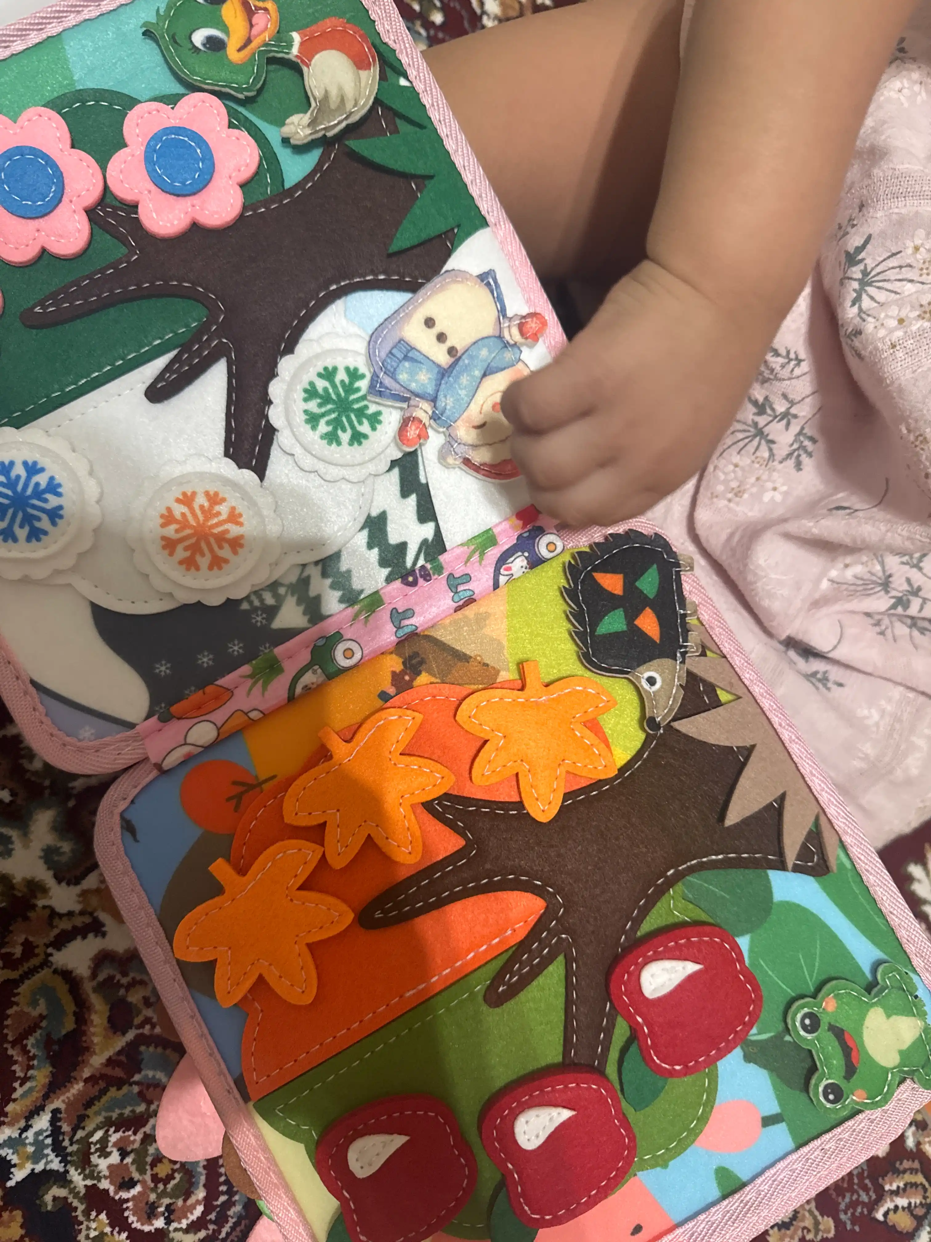 Fetr kitobcha bizibord, bolalar uchun Montessori sensor rivojlantiruvchi o'yinchoq