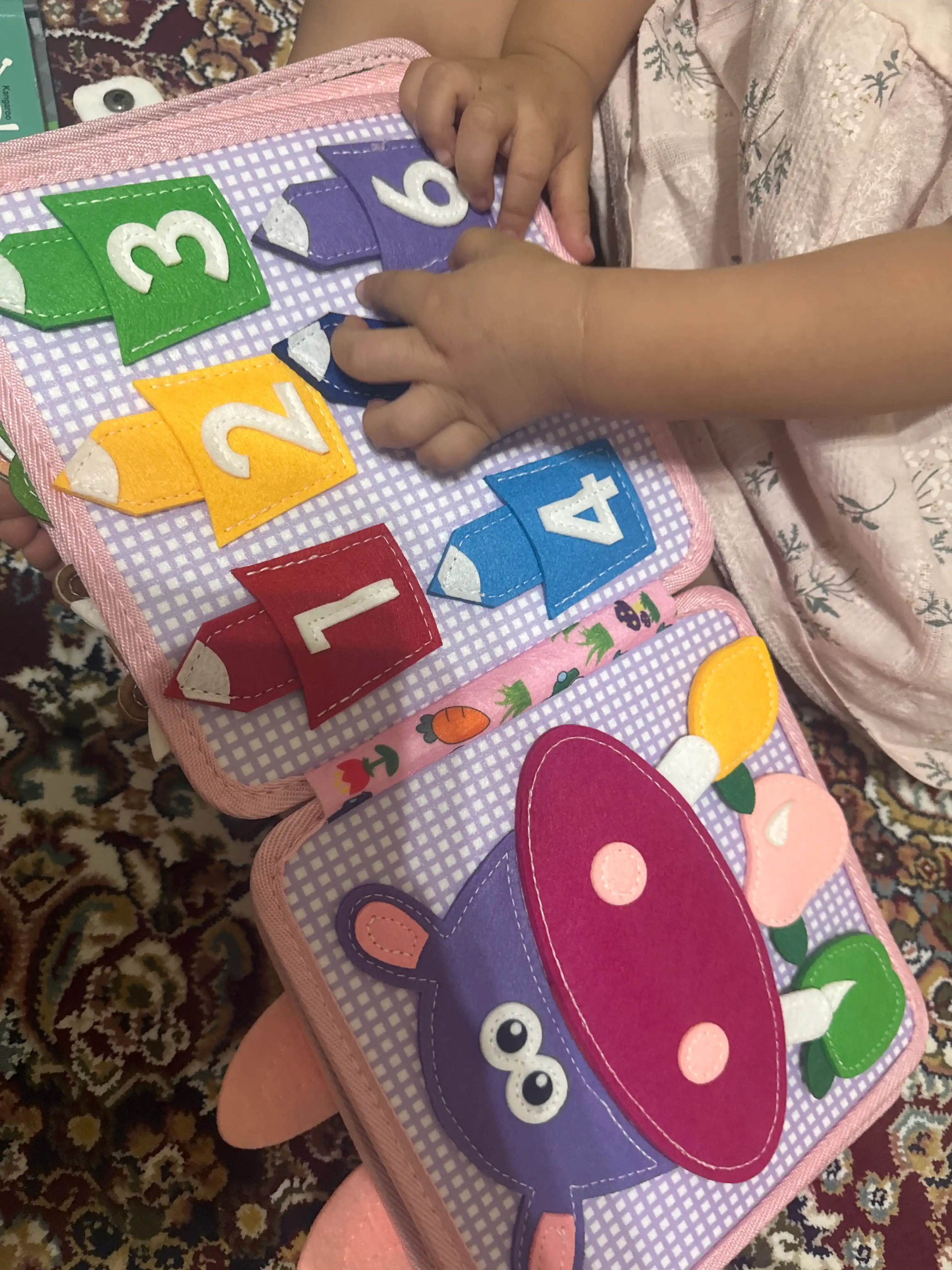 Fetr kitobcha bizibord, bolalar uchun Montessori sensor rivojlantiruvchi o'yinchoq