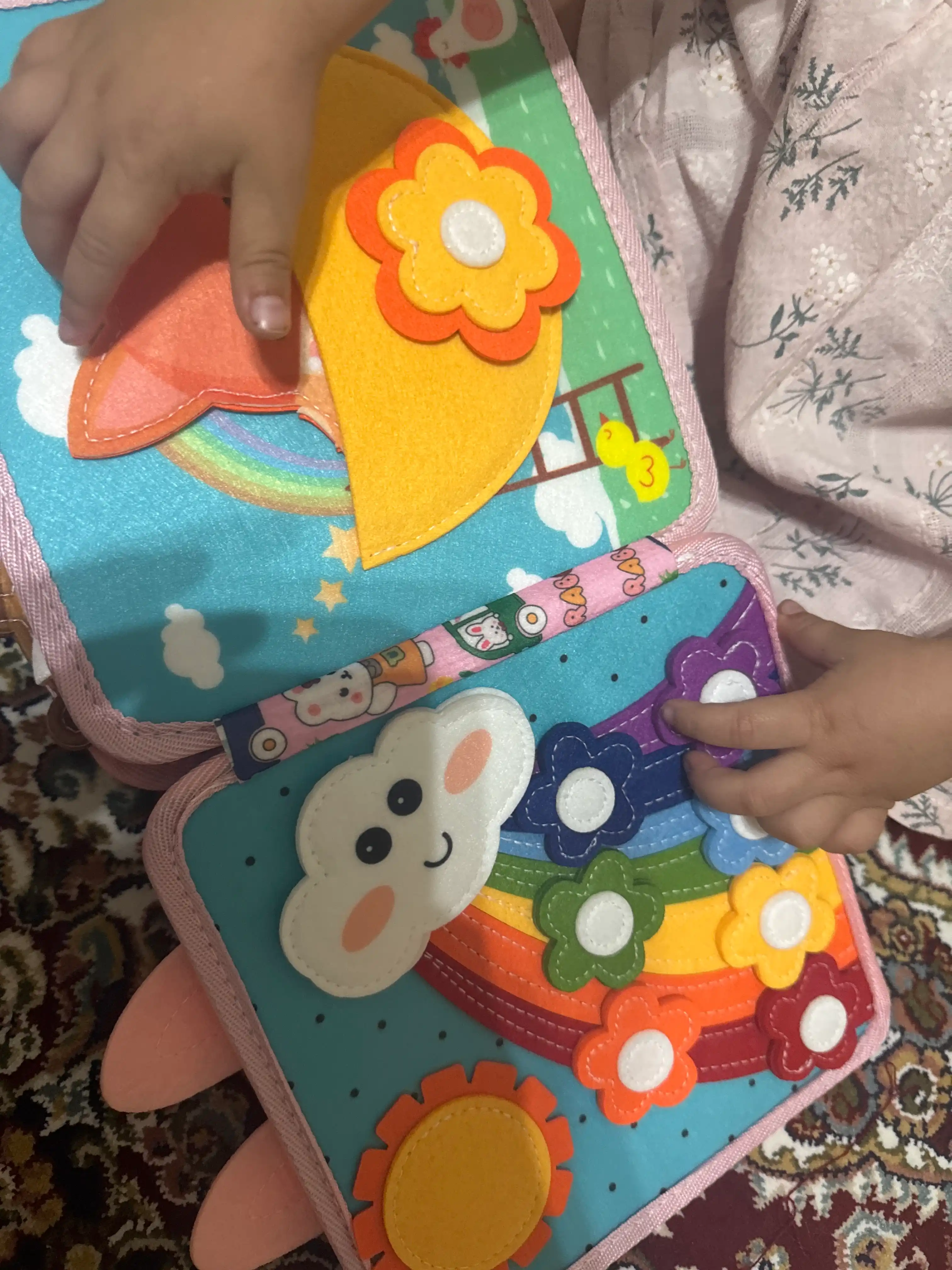 Fetr kitobcha bizibord, bolalar uchun Montessori sensor rivojlantiruvchi o'yinchoq