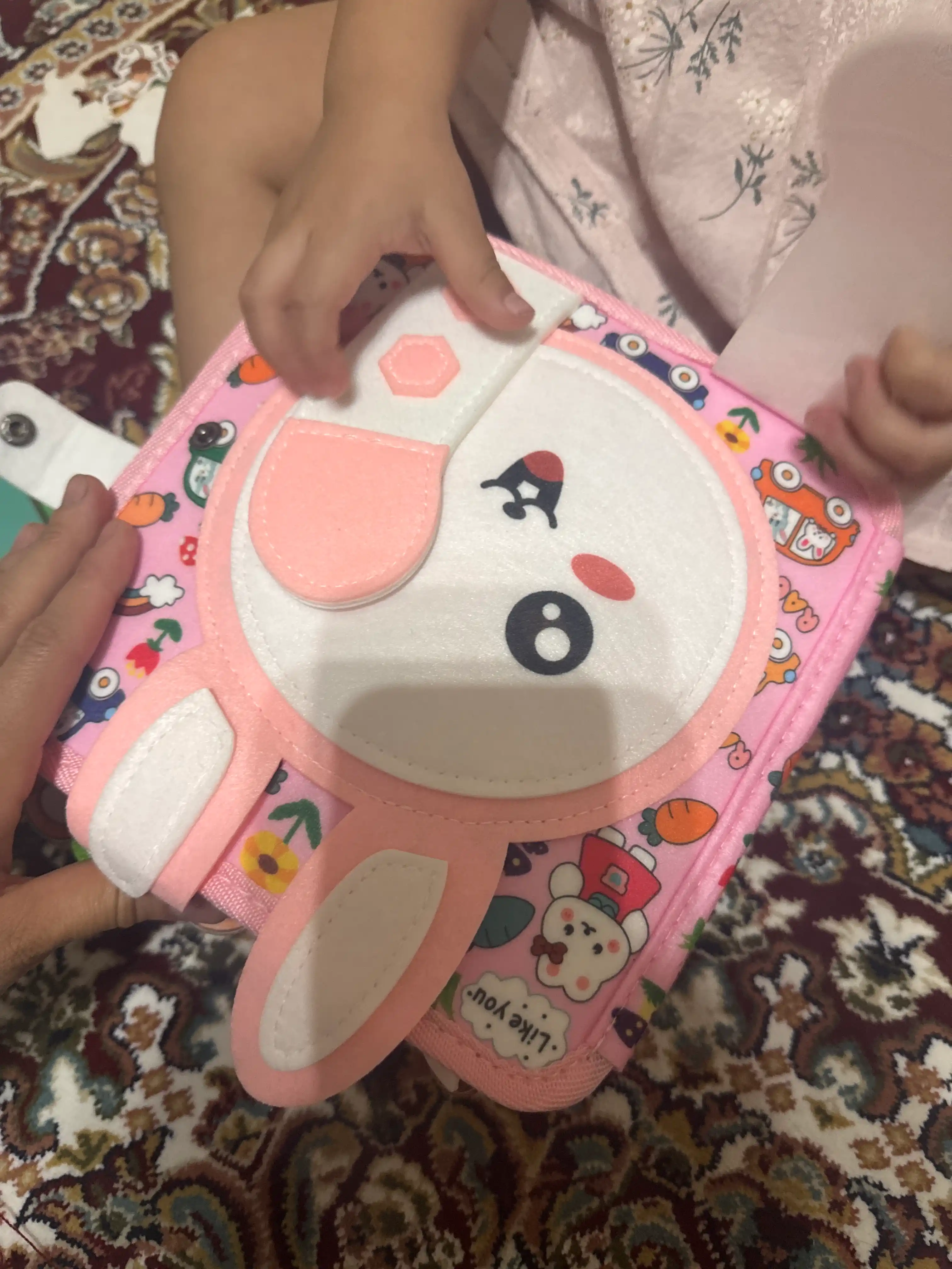 Fetr kitobcha bizibord, bolalar uchun Montessori sensor rivojlantiruvchi o'yinchoq