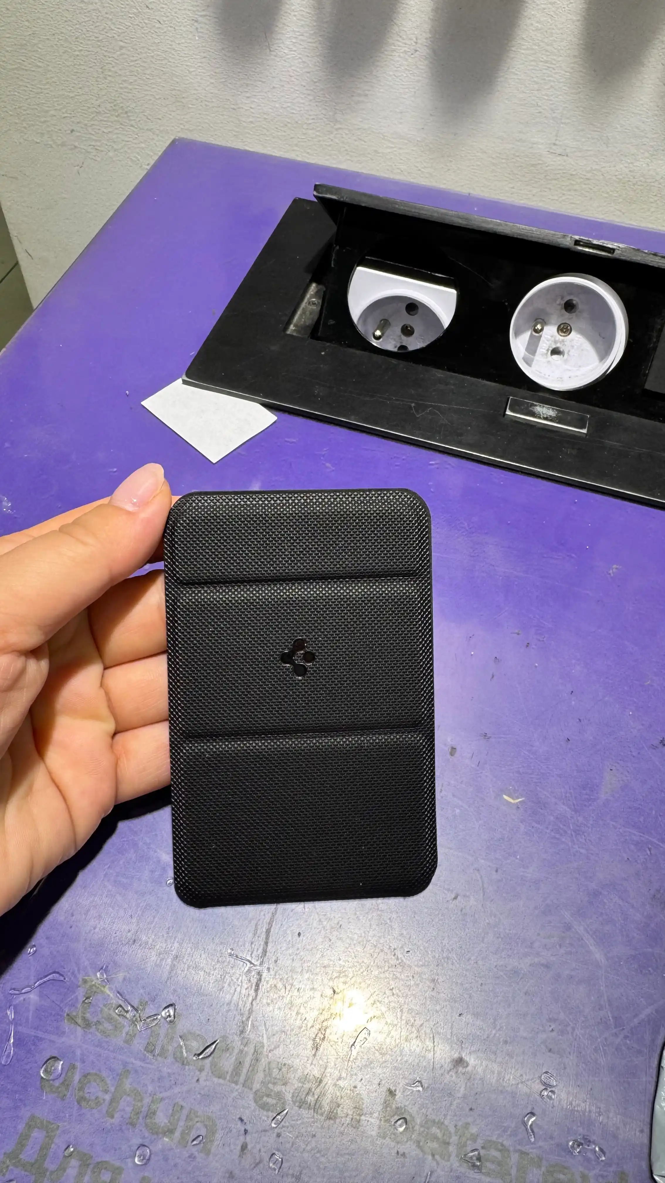 MagSafe кардхолдер и подставка 2в1 — карты и смартфон всегда под рукой