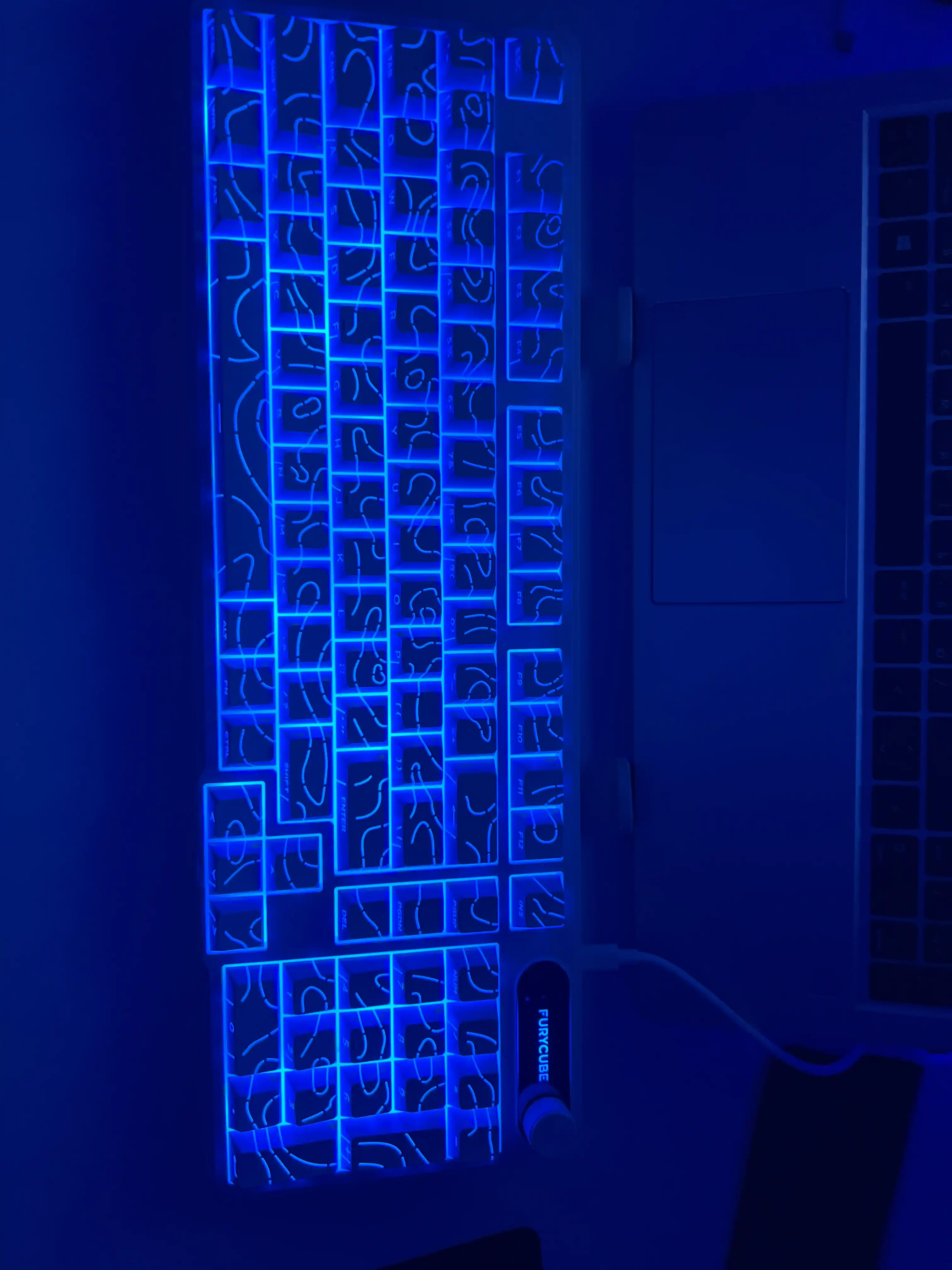 Geymerlar uchun membrana klaviatura Furycube IP98 RGB yoritgichlar bilan
