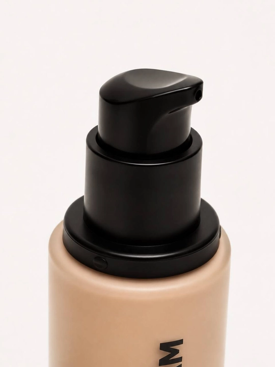 Tonal krem, teri rangini tekislaydi va oqartiradi, namlaydi, suvga chidamli, 30 ml
