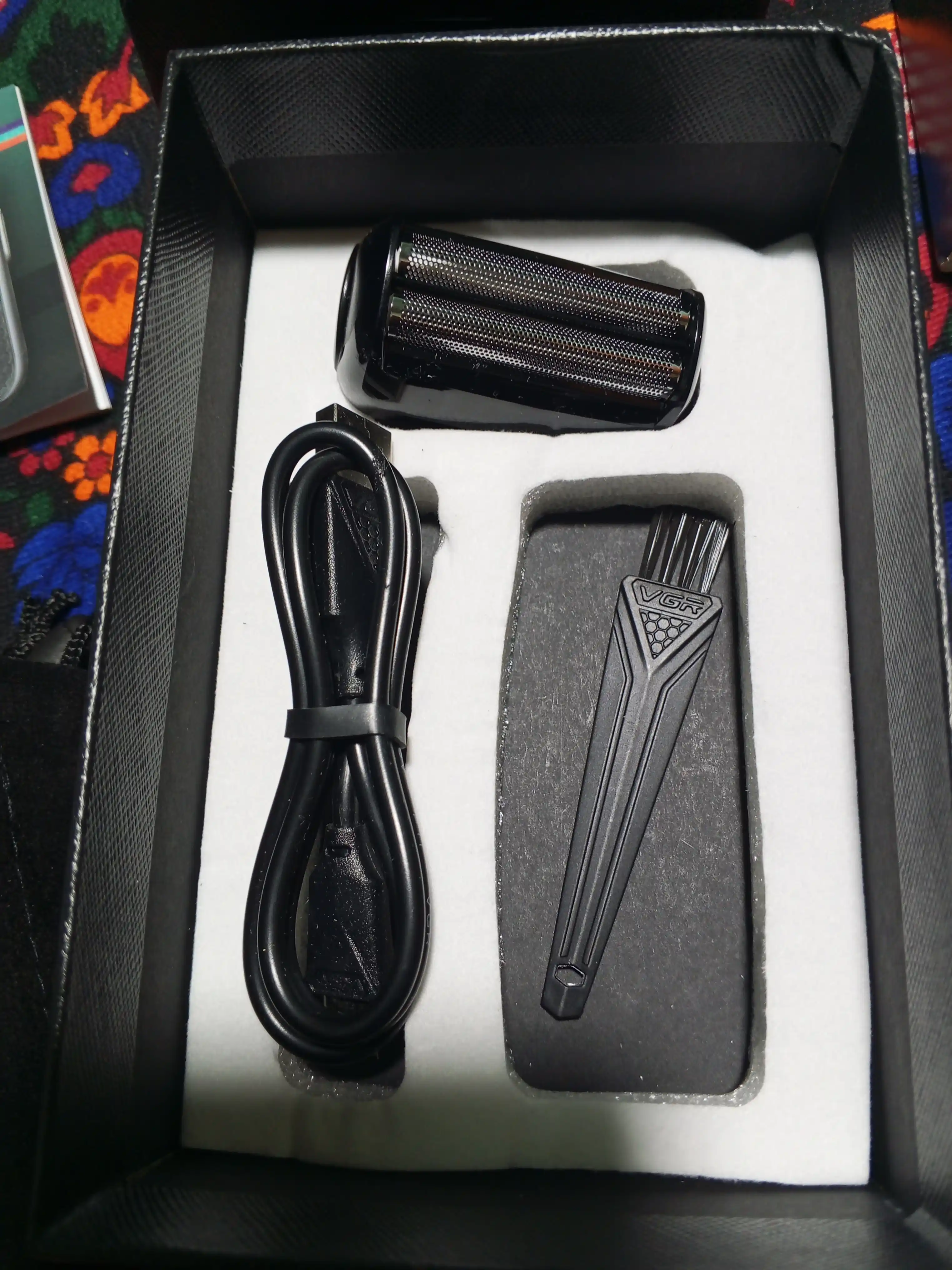 VGR Professional Shaver —  шейвер, 9000 RPM, электробритва титановая сетка, LED дисплей
