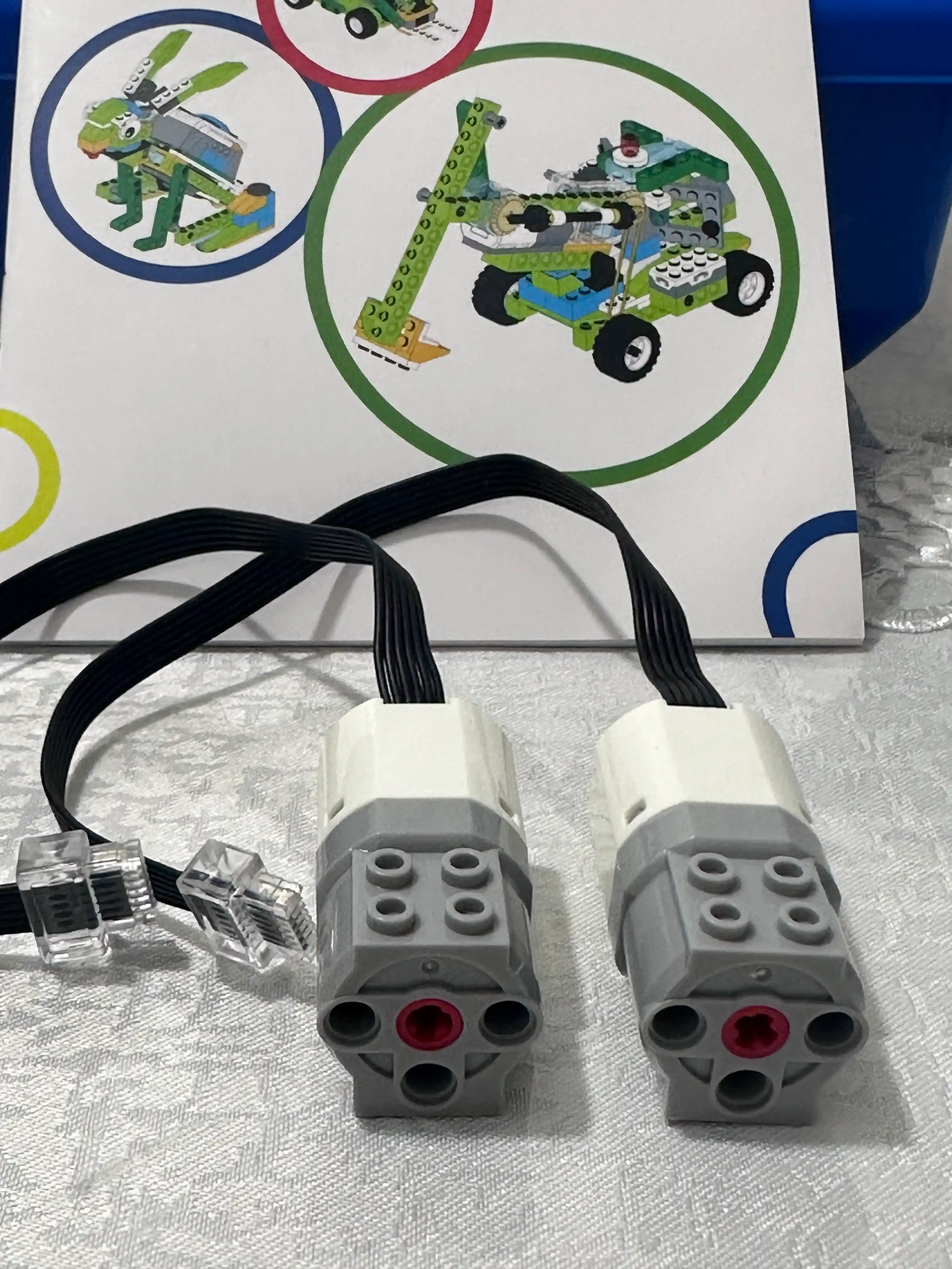 LEGO WeDo 2.0 konstruktori, akkumulyator va 2 ta motorchikli – robototexnika, 800+ model