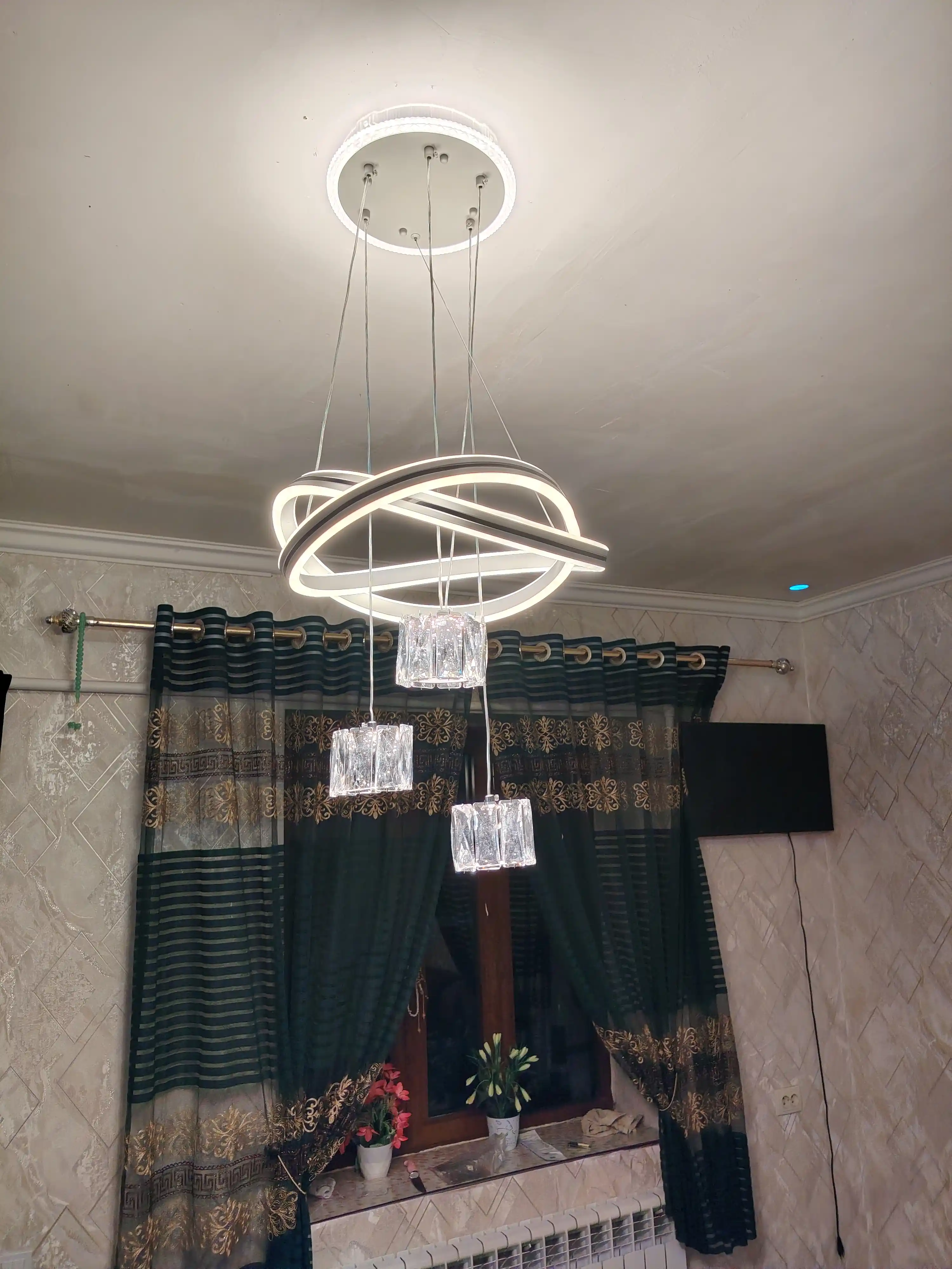 Osma LED lyustra 43 sm, billur bezakli, balandligi 60 sm gacha, 20 m² gacha