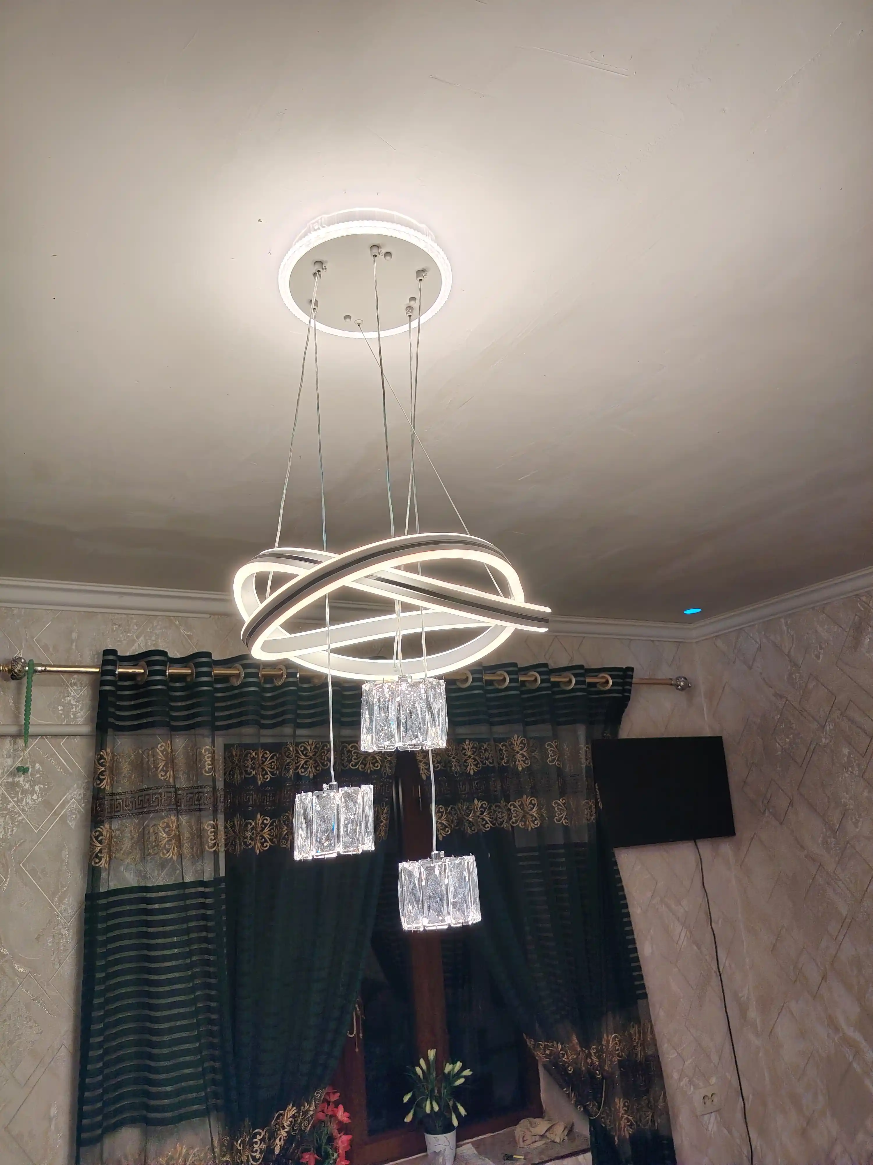 Osma LED lyustra 43 sm, billur bezakli, balandligi 60 sm gacha, 20 m² gacha