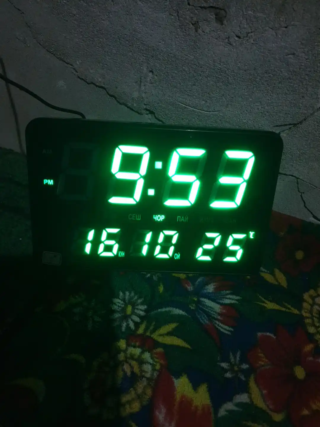 Yorug‘lik diodli displeyli, budilnikli, taqvimli elektron devor soati, Toshkent 001