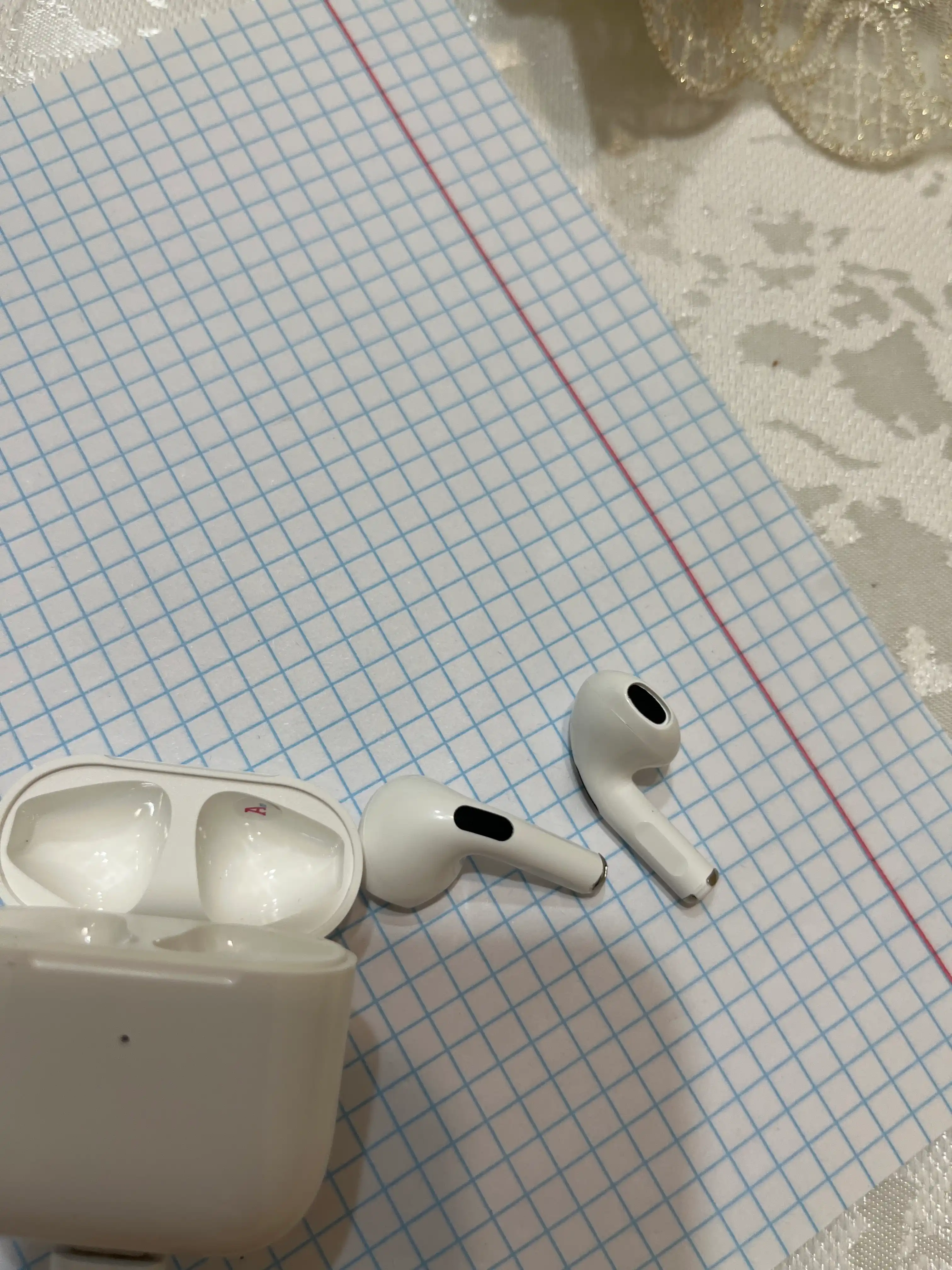 Pods Pro 5 va Pods Pro 6 simsiz quloqliklari