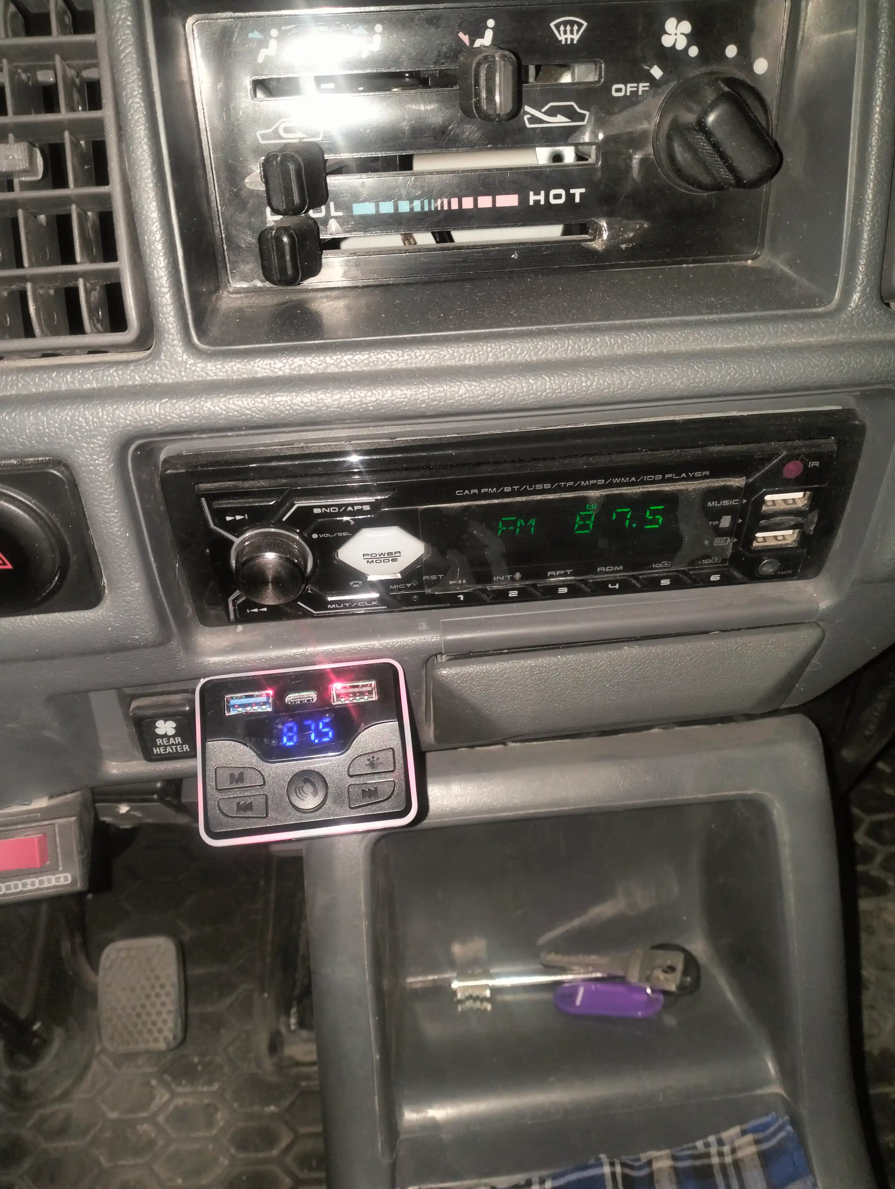 Bluetooth FM-модулятор M51 для автомобиля – hands-free и USB-зарядное устройство