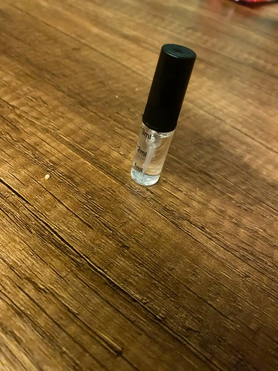 10 ta atir namunalari to'plami, har biri 3 ml