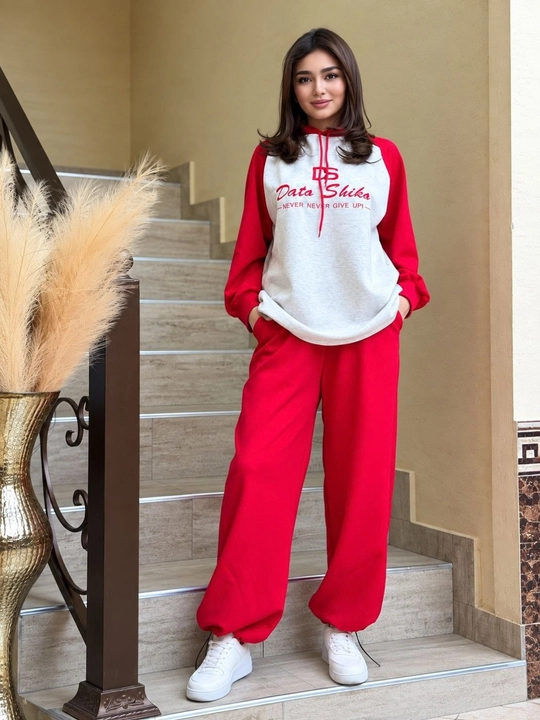Ayollar ikkiligi, sport ikkiligi— yumshoq matoli, erkin bichimli va qulay kostyum