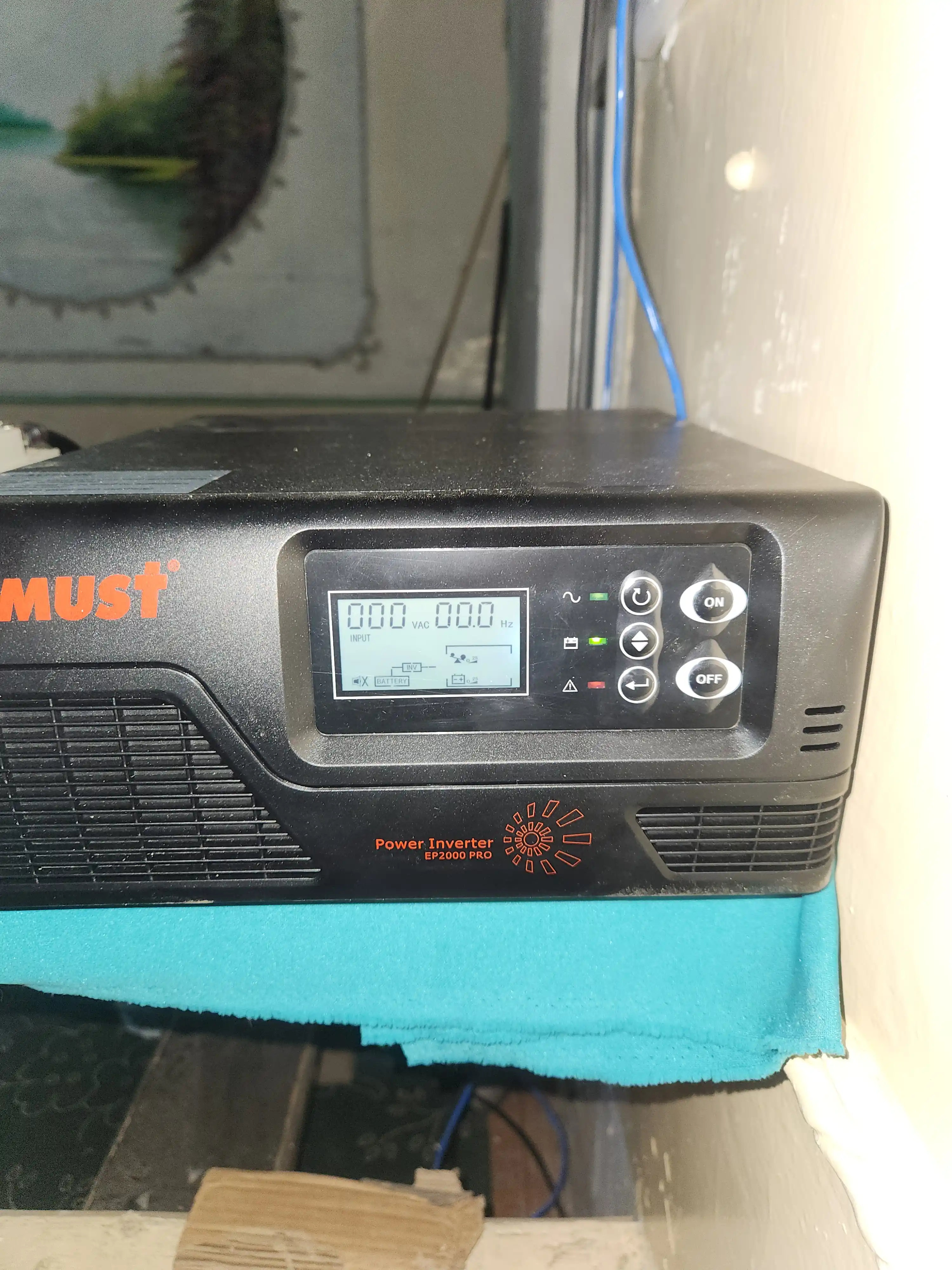 Инвертор 1000Вт- 12В "MUST"