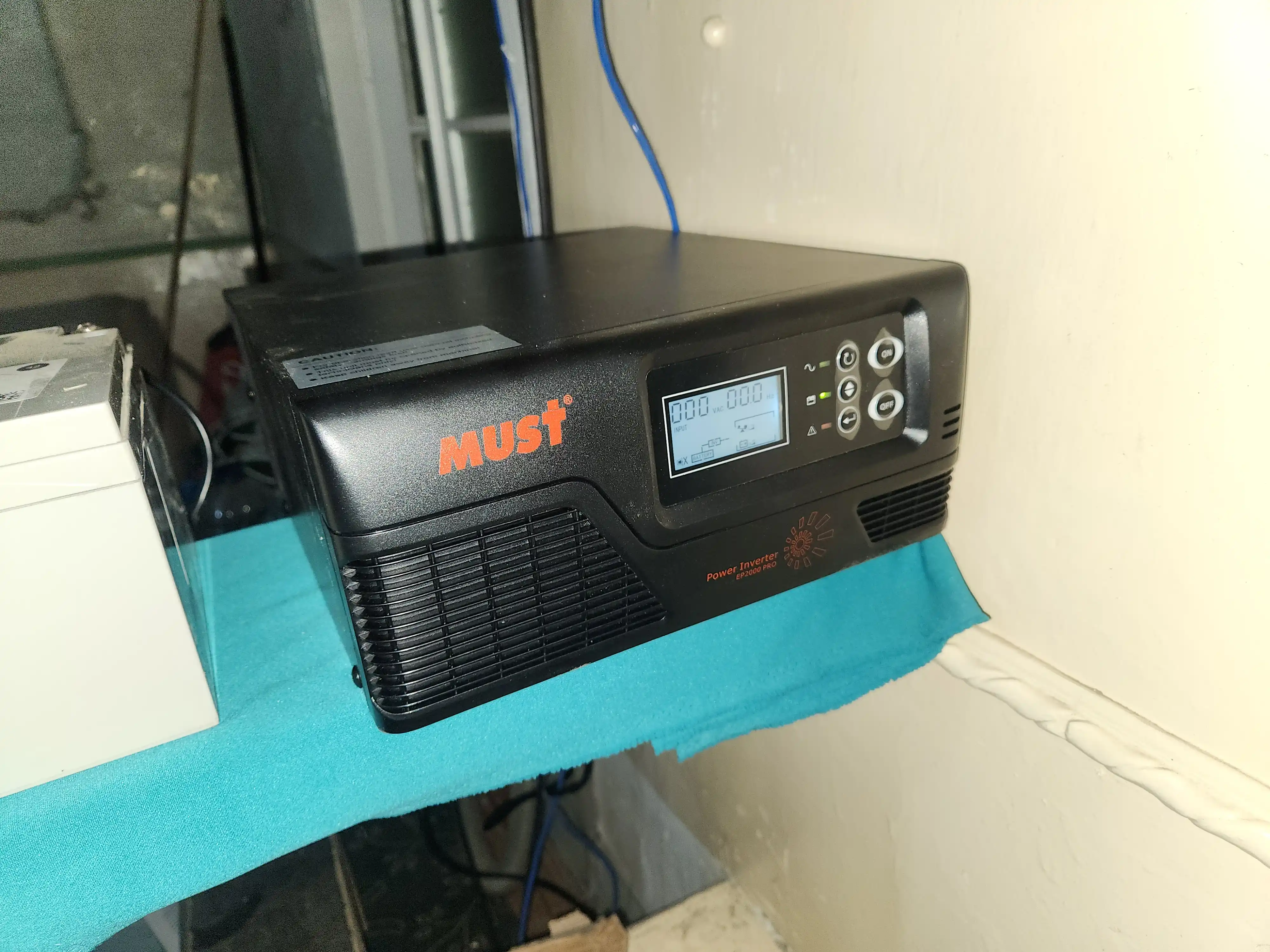 Инвертор 1000Вт- 12В "MUST"