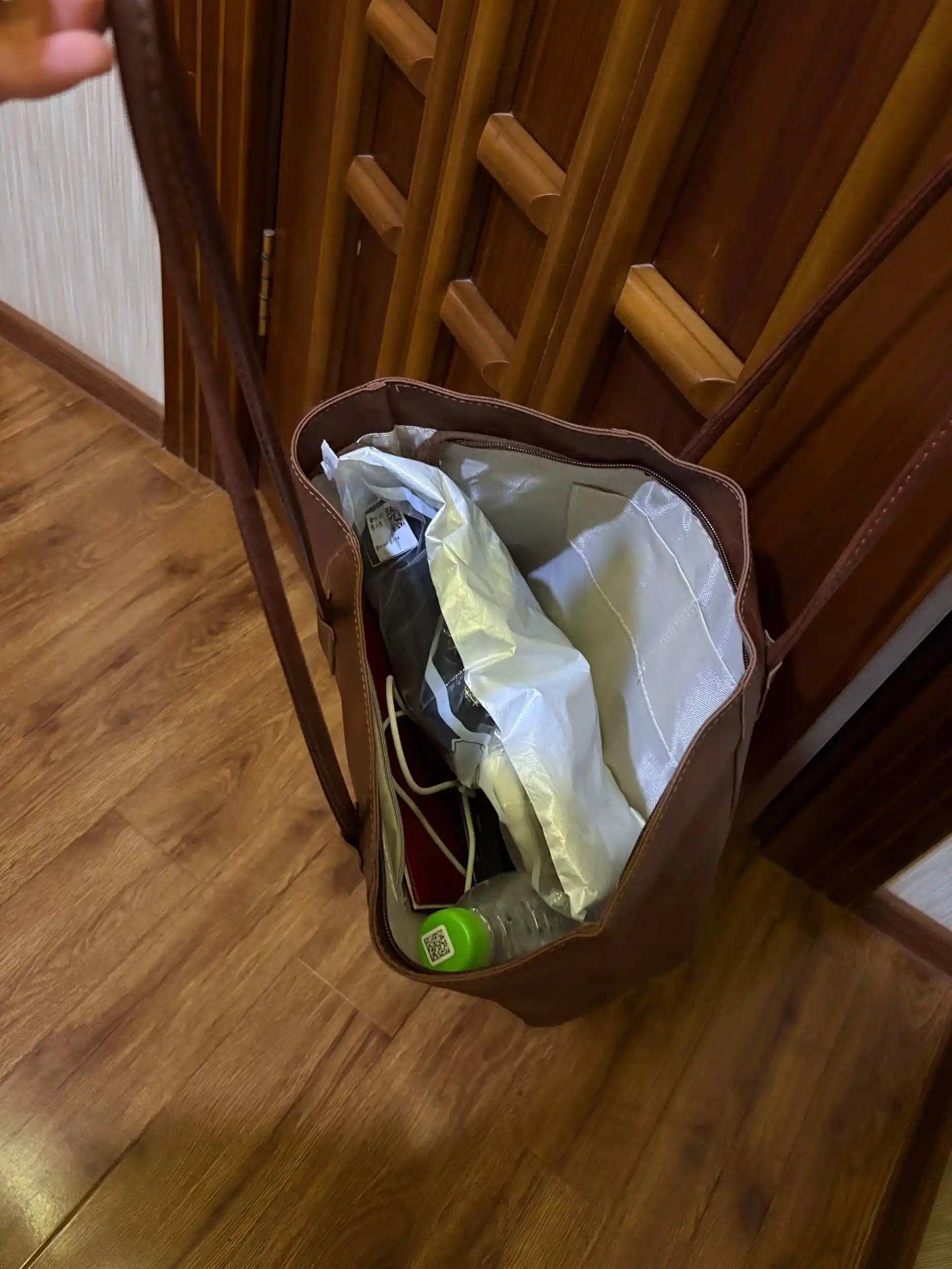 Ayollar uchun A4 shopper sumka, yelkaga osiladigan, sig‘imli kundalik, ish va o‘qish uchun