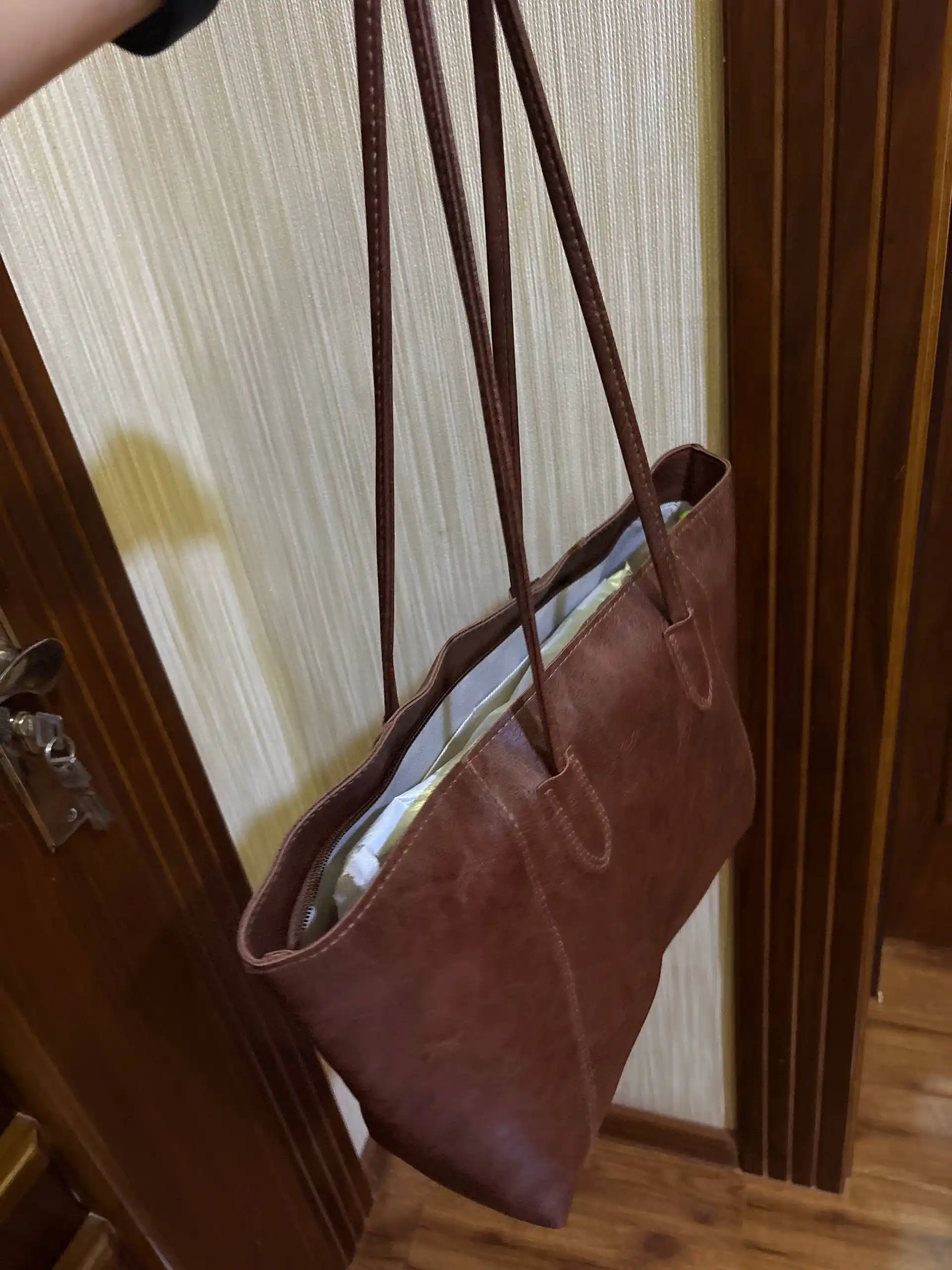 Ayollar uchun A4 shopper sumka, yelkaga osiladigan, sig‘imli kundalik, ish va o‘qish uchun