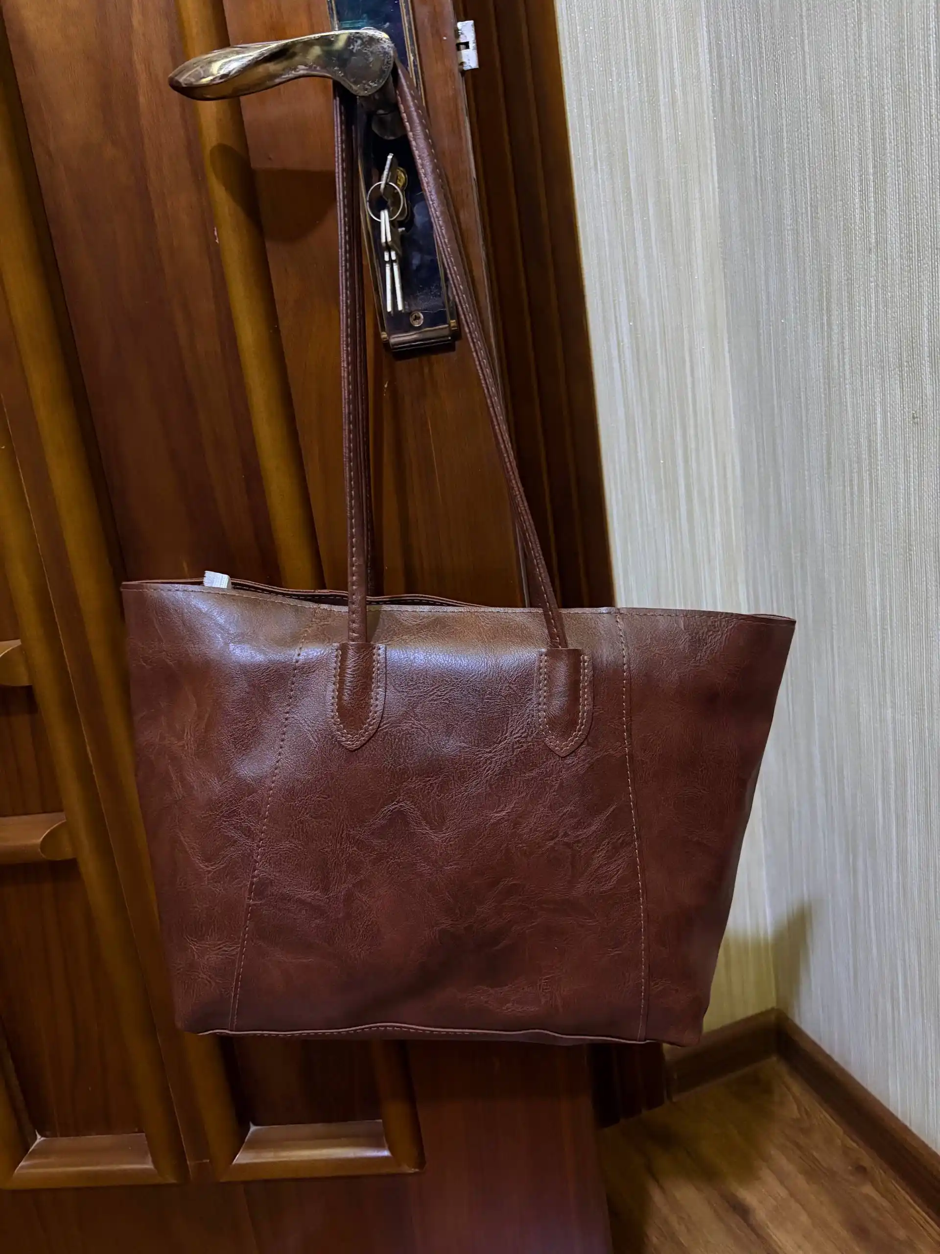 Ayollar uchun A4 shopper sumka, yelkaga osiladigan, sig‘imli kundalik, ish va o‘qish uchun