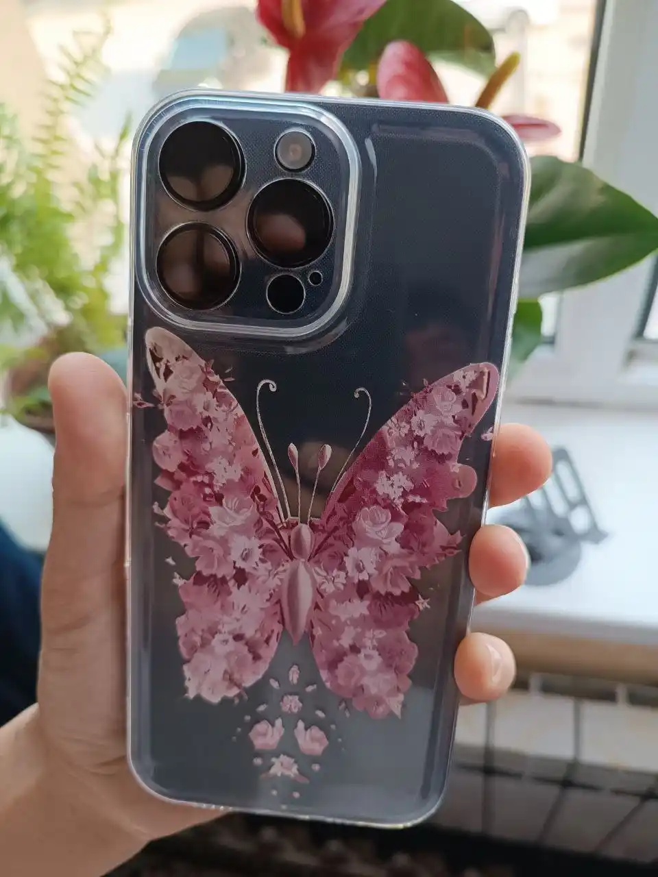 Чехол для iPhone 16 Pro Max прозрачный силиконовый с бабочкой
