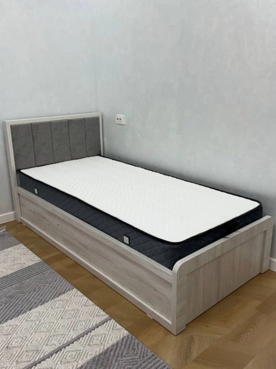 Современная односпальная кровать — 90×210 см