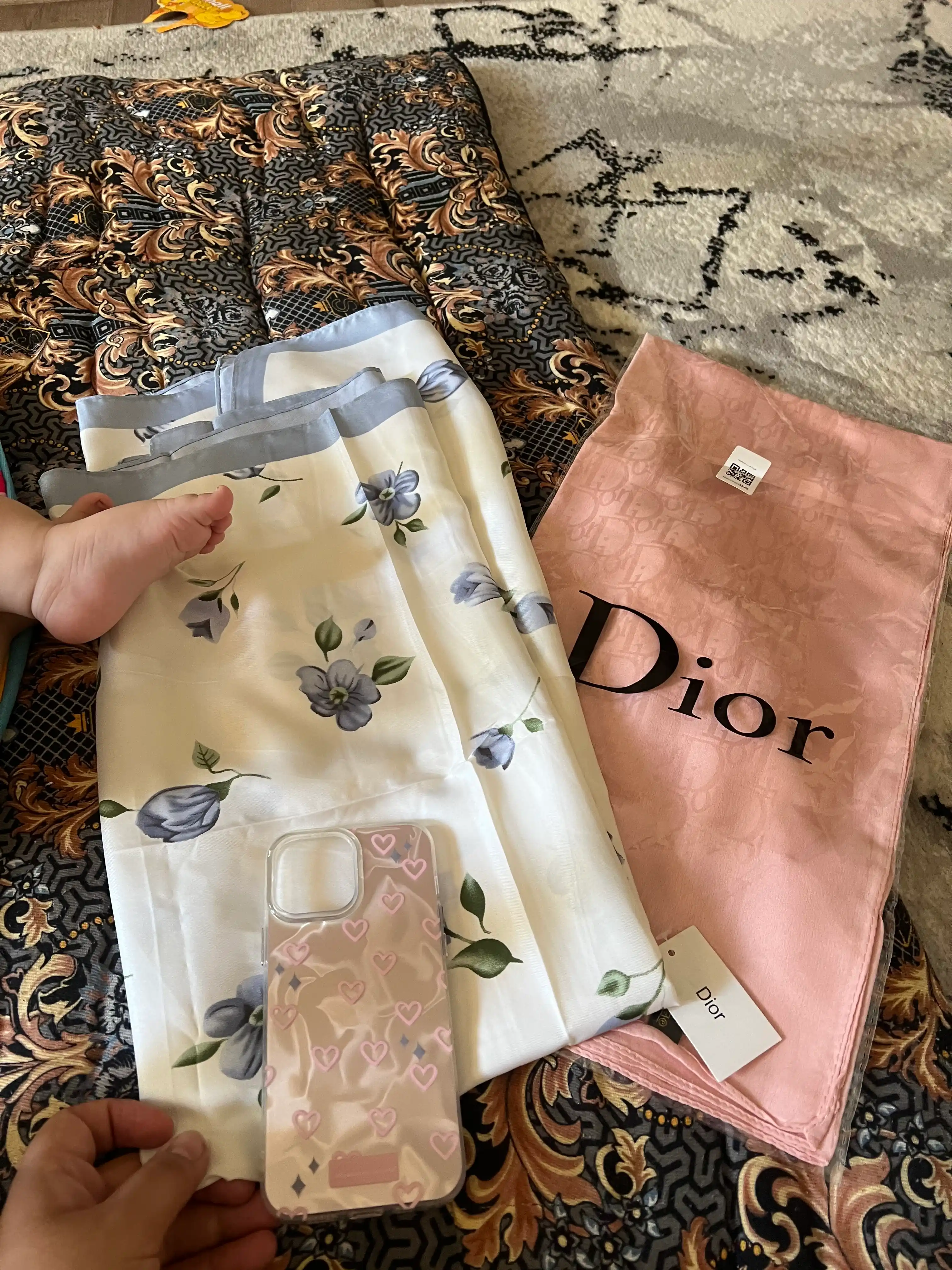 Ro‘mol ayollar uchun, hijob 100×100, Dior brendidan