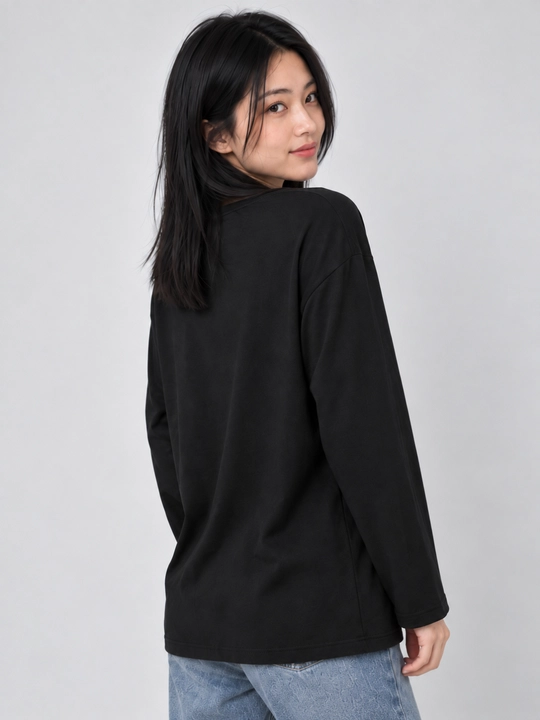 Ayollar uchun oversize longsliv, bir xil rangli, erkin bichim
