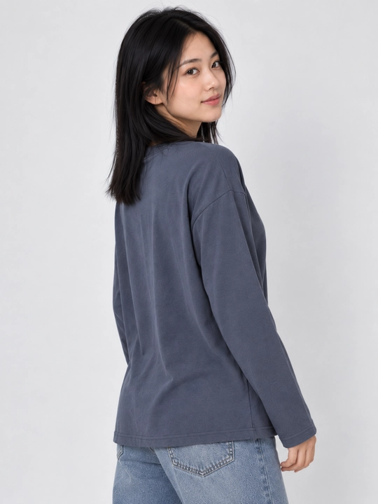 Ayollar uchun oversize longsliv, bir xil rangli, erkin bichim