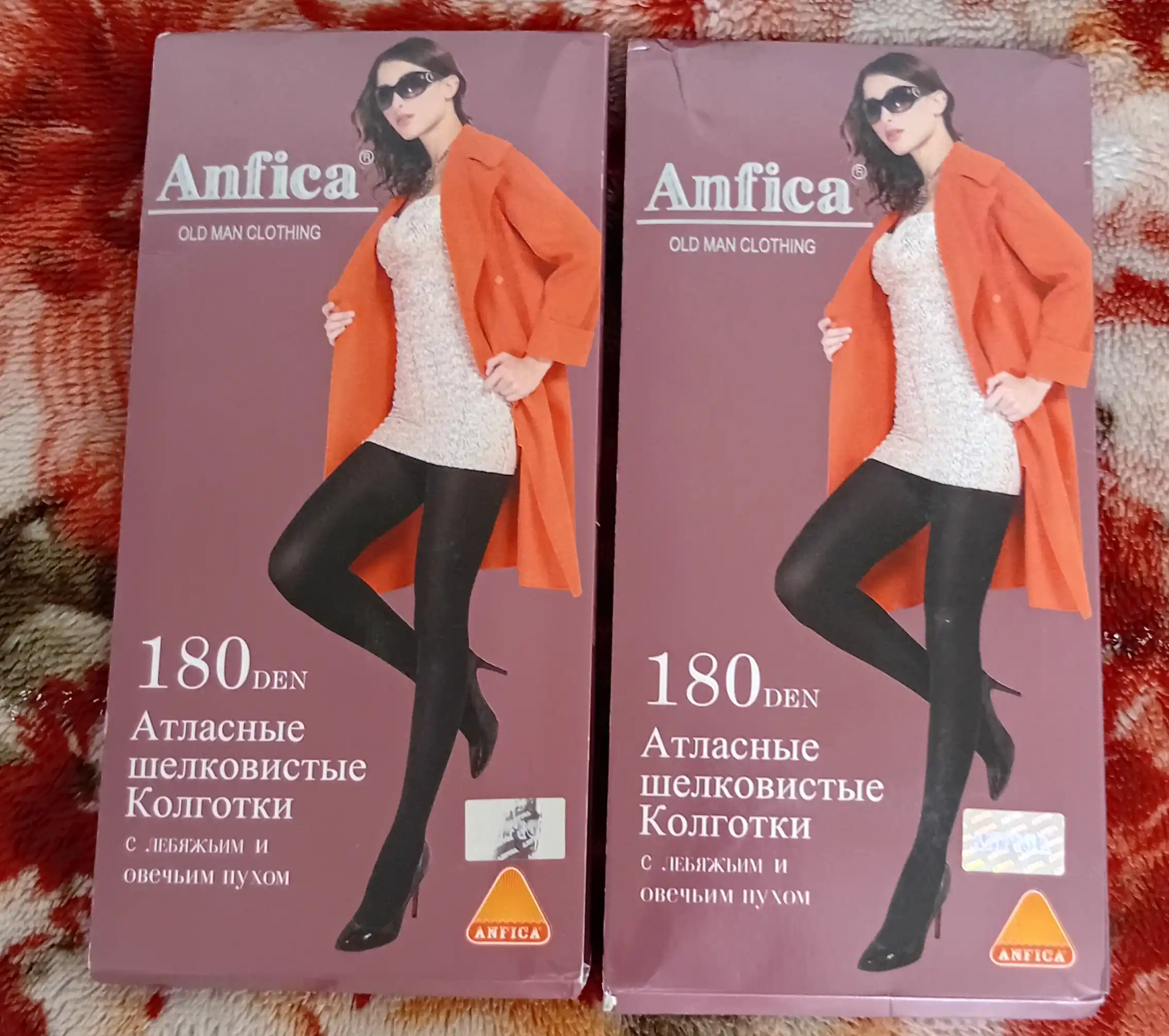 Ipak atlas kolgotkilar Anfica 180 den, oqqush va qo'y pari bilan
