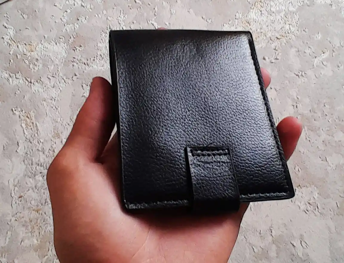 Erkaklar hamyoni, portmone, tugmali qulflash eko charm kashelek, o'lcham 12 * 10 sm