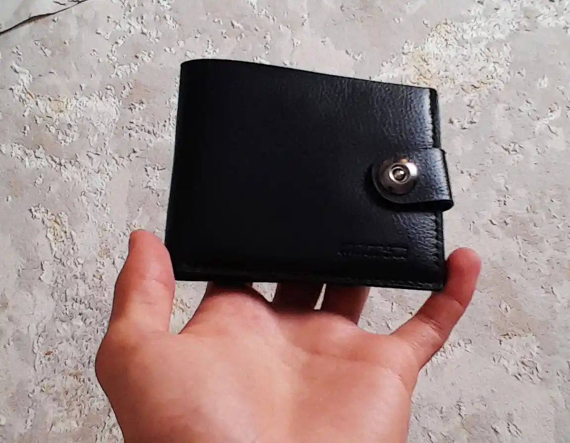 Erkaklar hamyoni, portmone, tugmali qulflash eko charm kashelek, o'lcham 12 * 10 sm