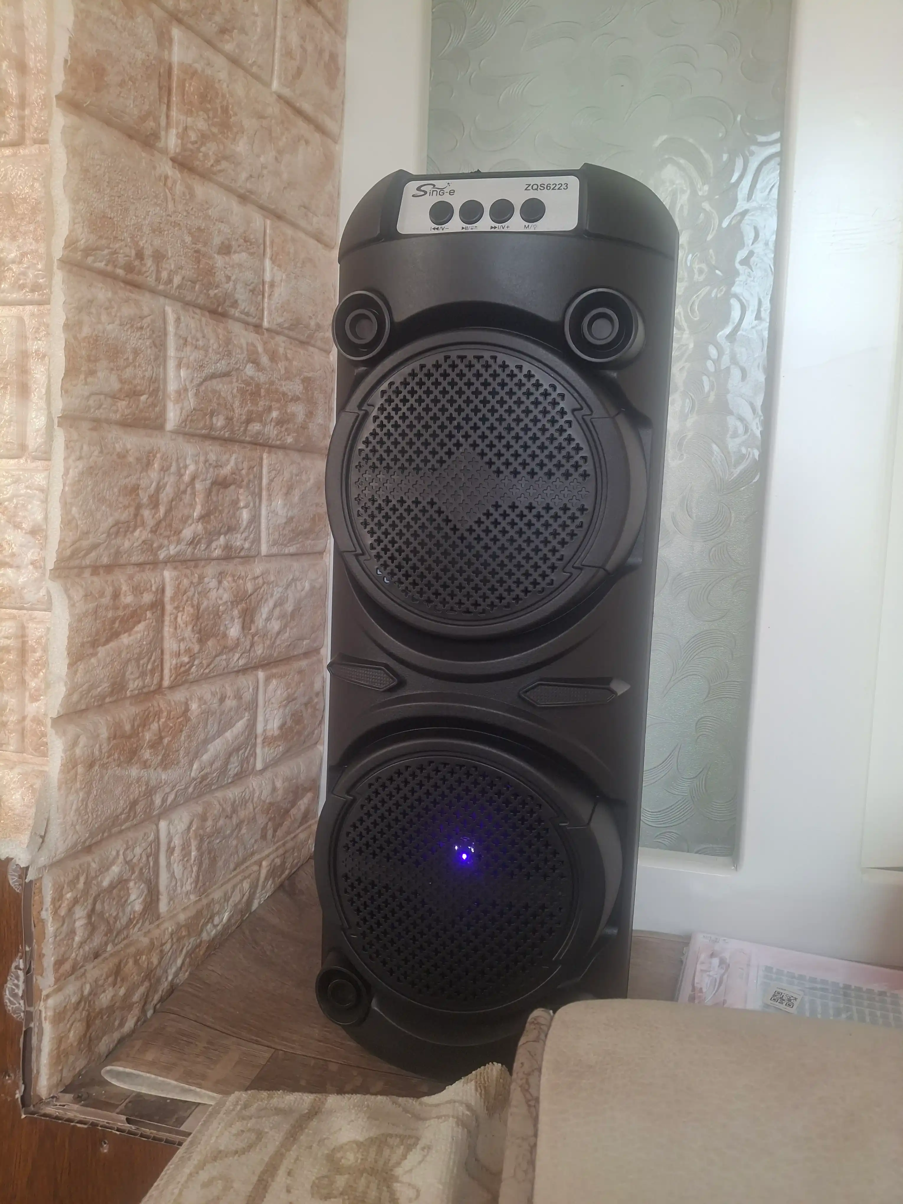 RGB LED, mikrofon va DU pulti bilan jihozlangan ko‘p funksiyali Bluetooth karaoke karnay