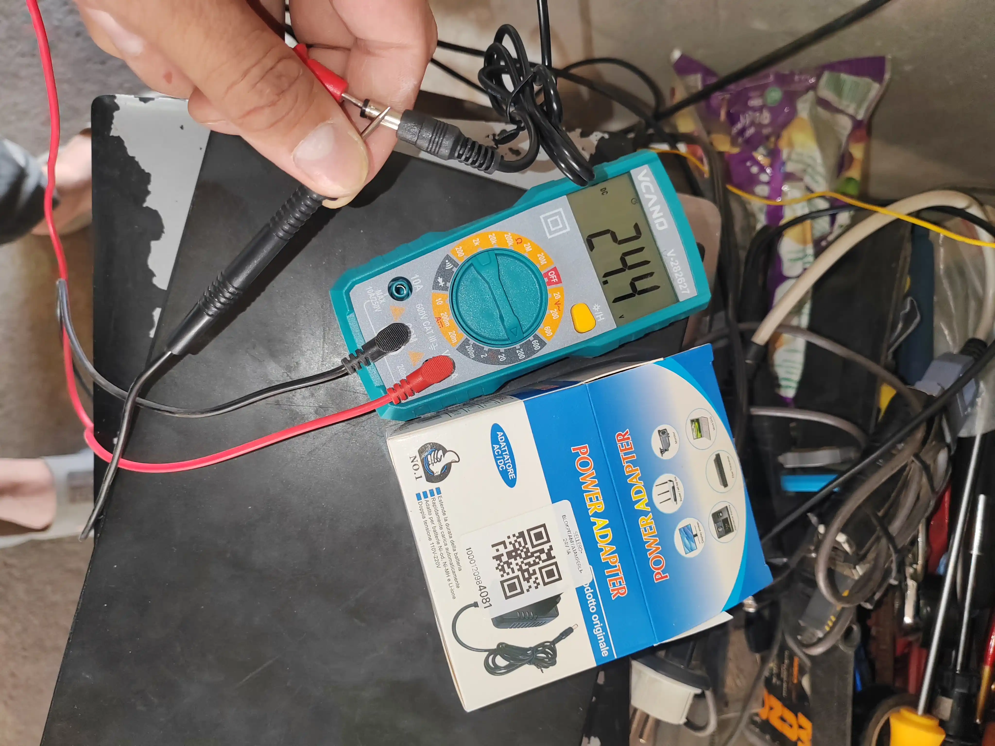 Универсальный сетевой адаптер питания 5V / 6V / 9V / 12V / 24V 1A