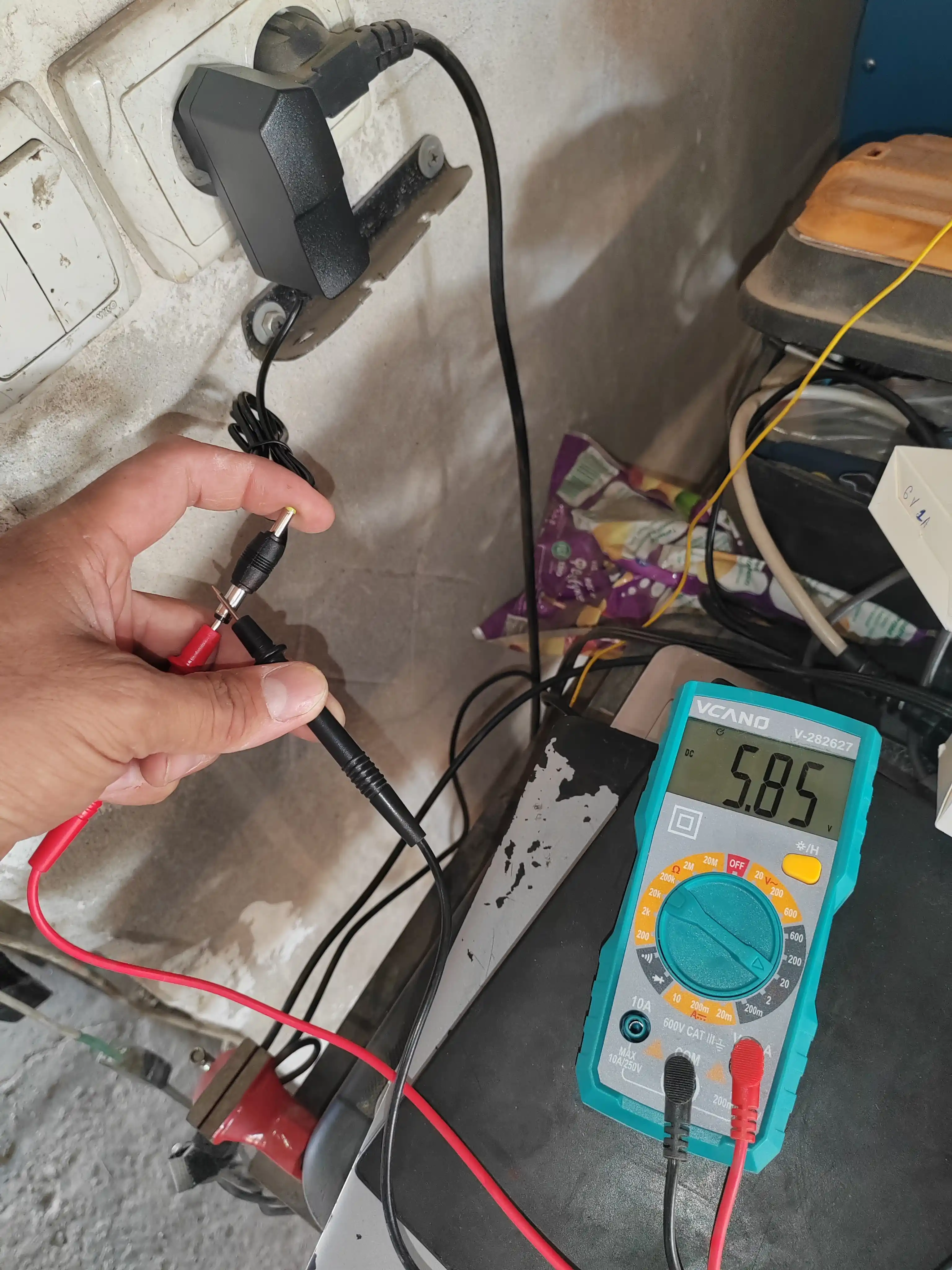 Универсальный сетевой адаптер питания 5V / 6V / 9V / 12V / 24V 1A