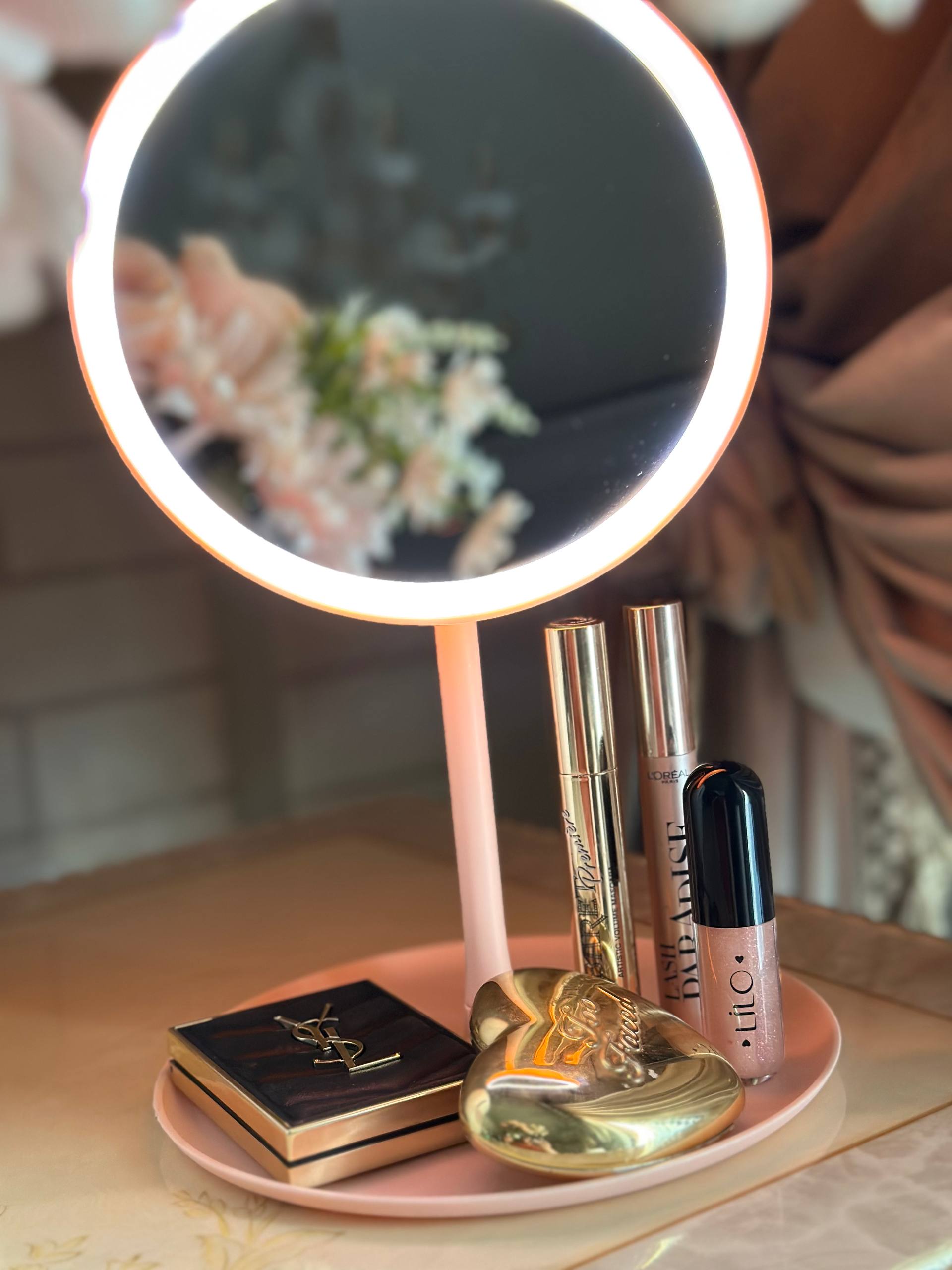 LED chiroqli pardoz oynasi — kosmetika va makiyaj uchun