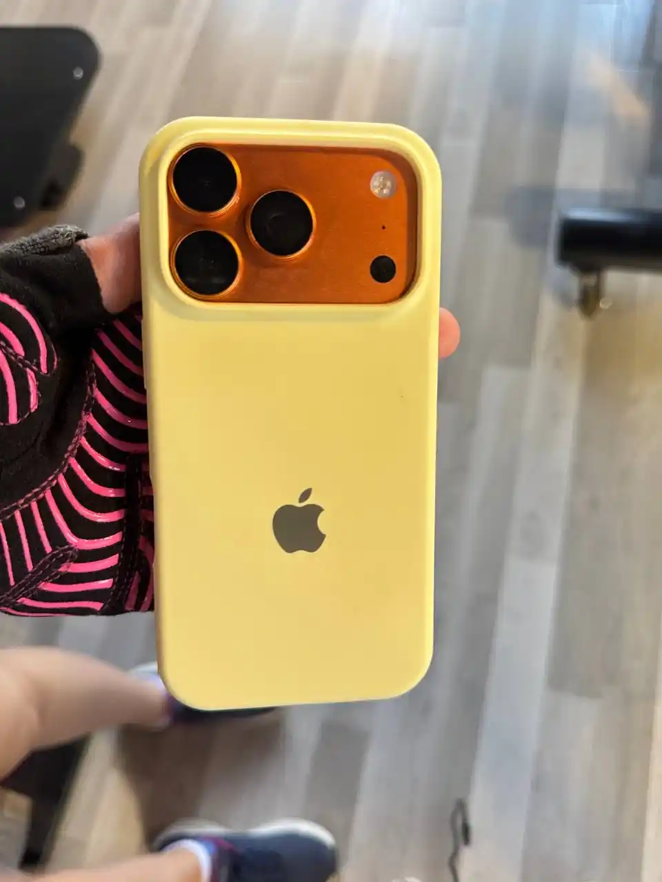 Силиконовый чехол с логотипом для iPhone 11–18 серий