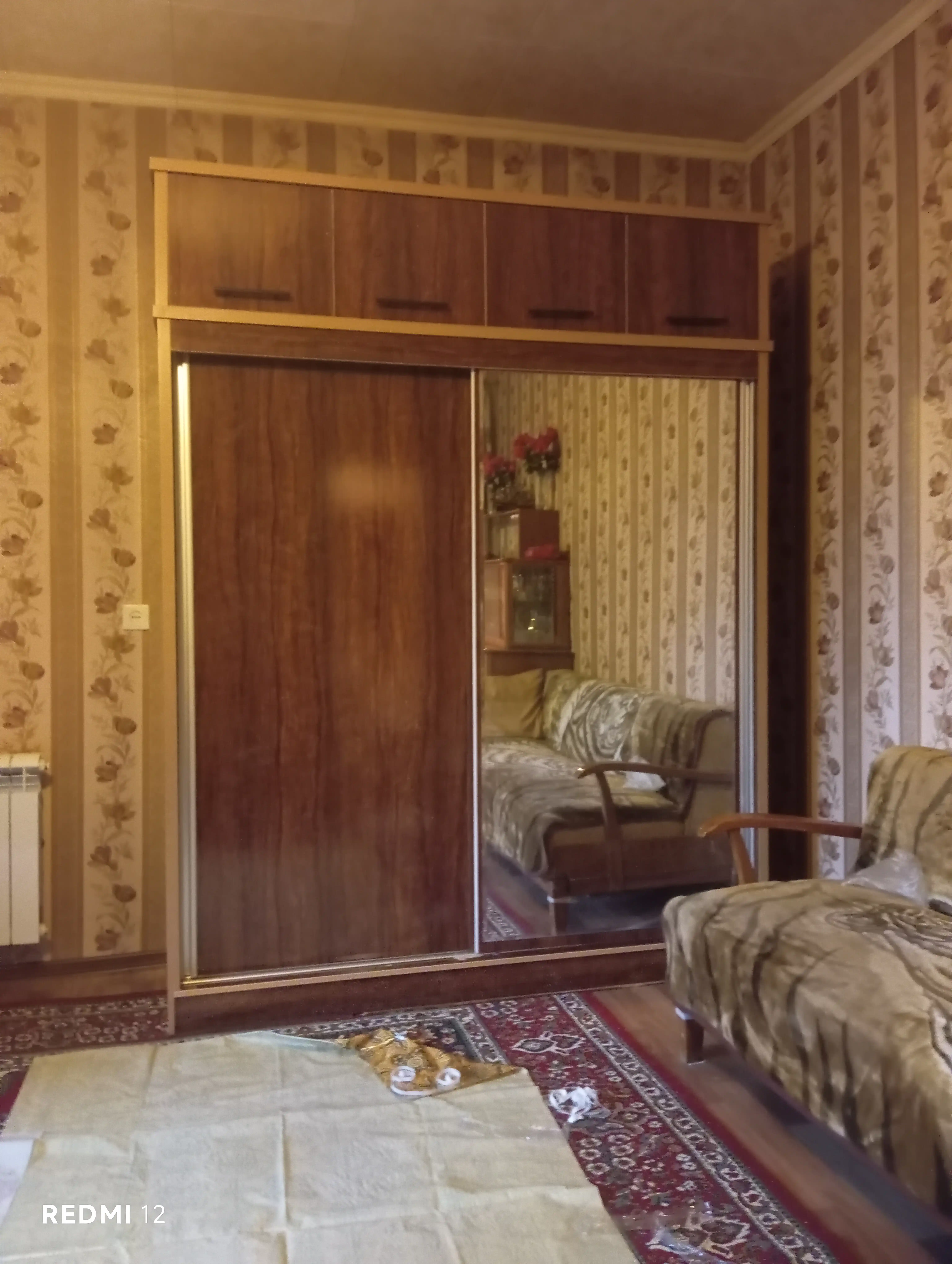 Шкаф-купе с зеркалом, 2-дверный, с верхними 4 отделениями, современный гардероб