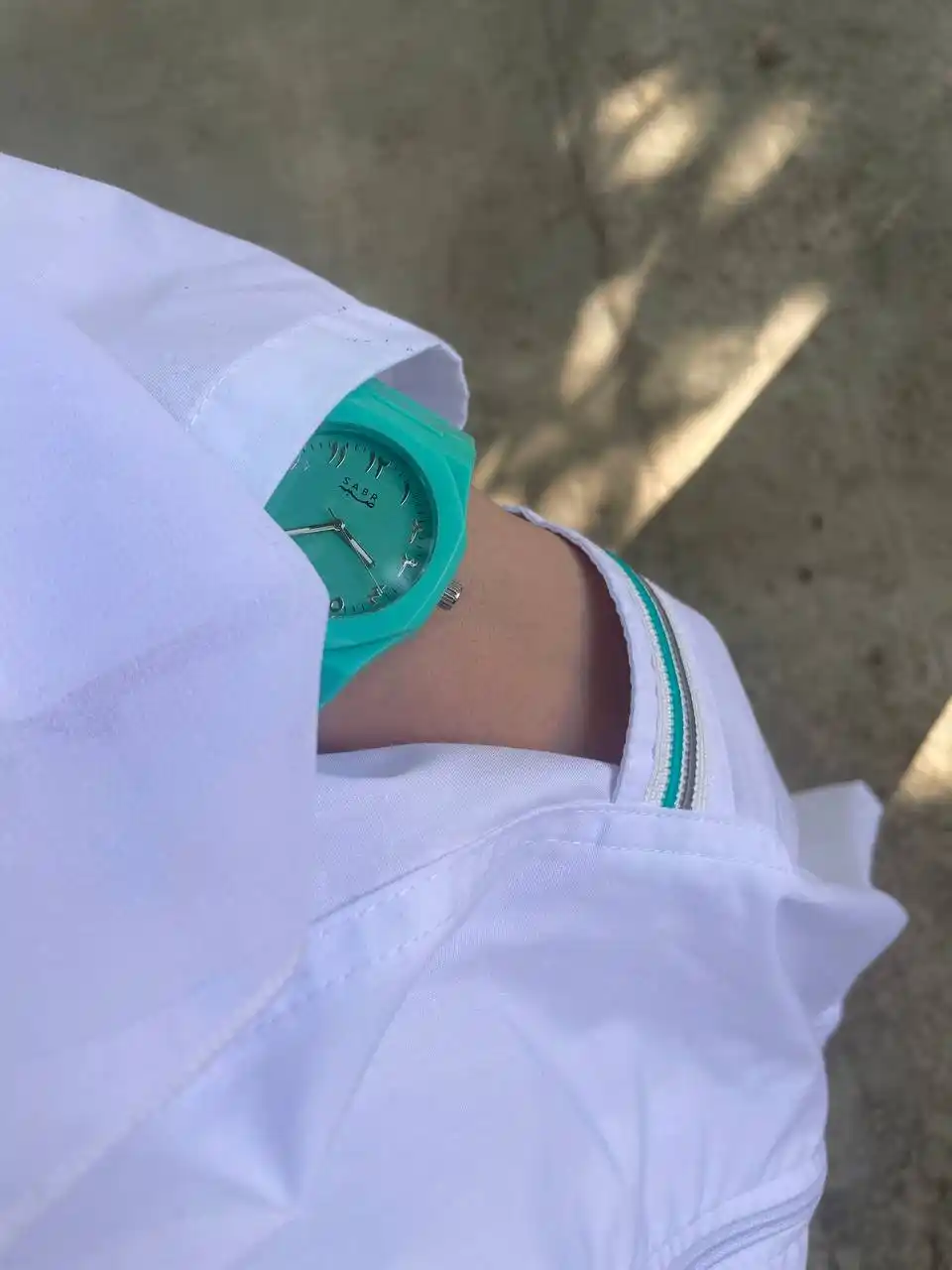 Arab Aura erkaklar soati - minimalist qora rangda, quti bilan
