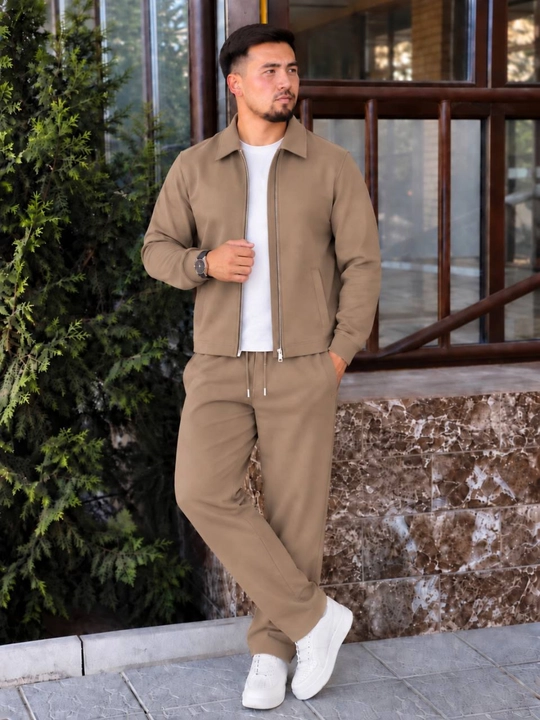 Zamonaviy smart casual uslubidagi zamonaviy erkaklar kostyumi - 