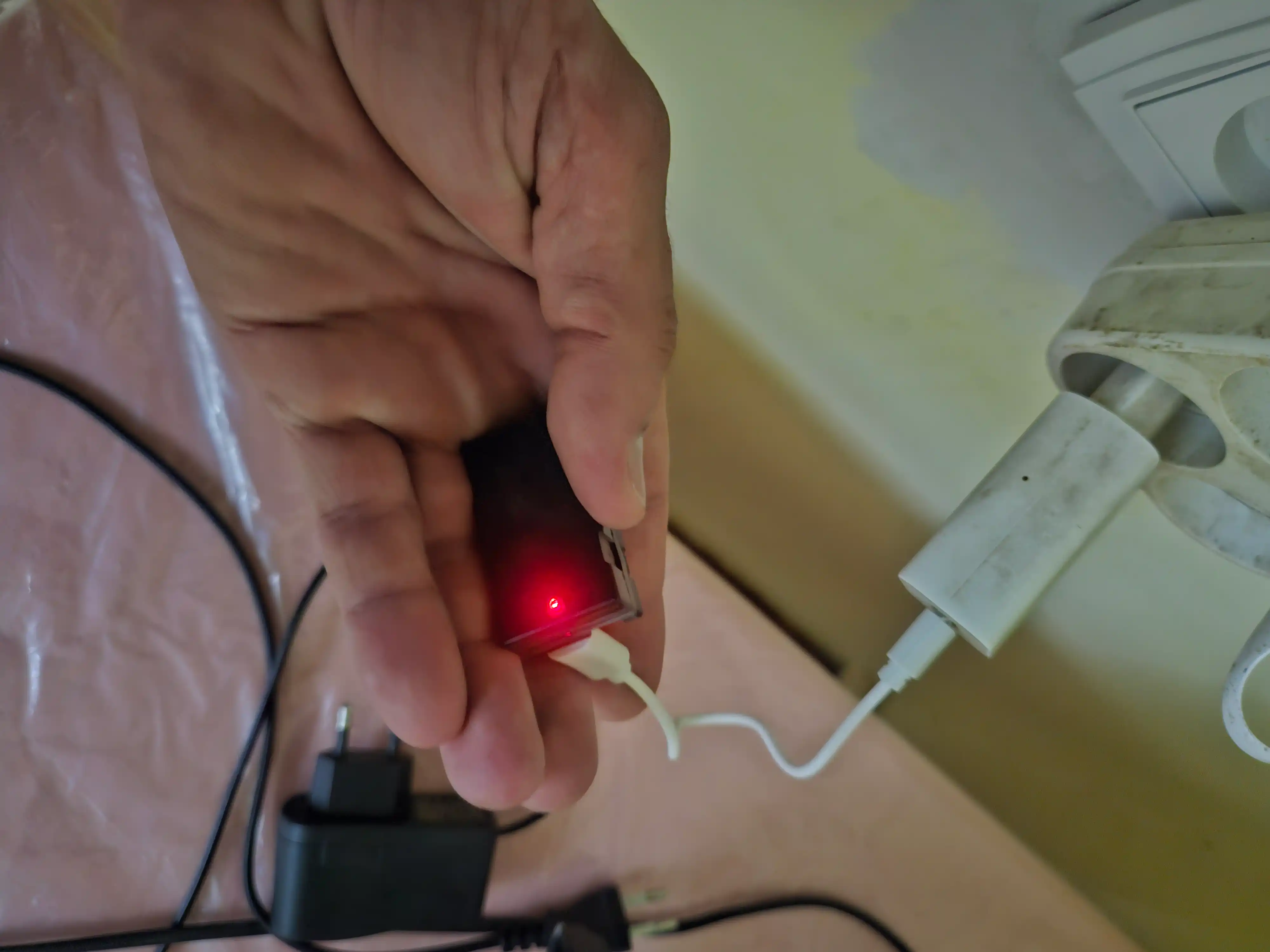 Dron samolyot radioboshqaruvli, 360° manyovrli, RGB chiroqli qiruvchi samolyot, o'yinchoq