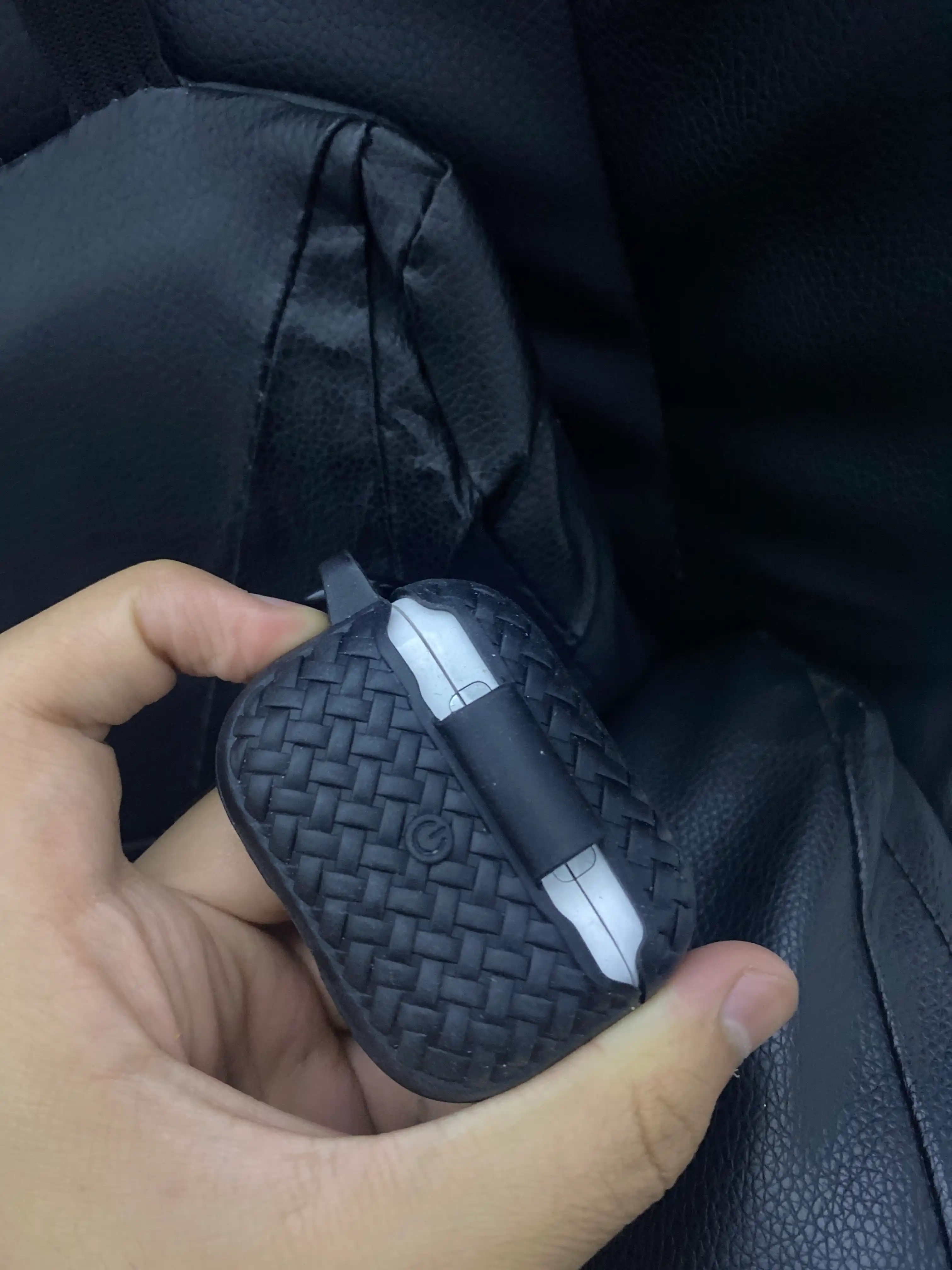 AirPods Pro / Pro 2 uchun himoya g‘ilofi, zamonaviy to‘qima dizayn, karabinli