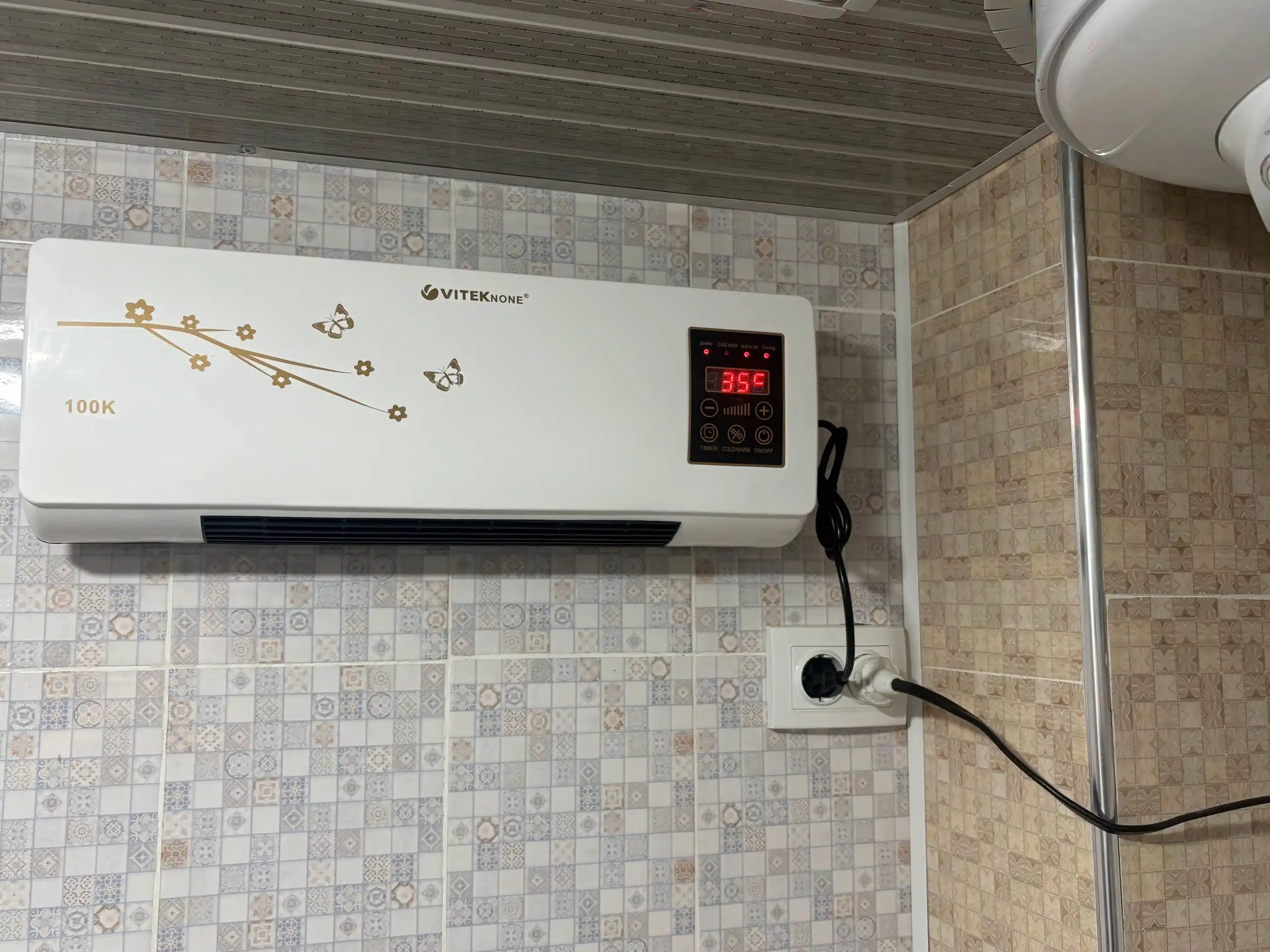 Devorga o‘rnatiladigan elektr isitgich, pultli