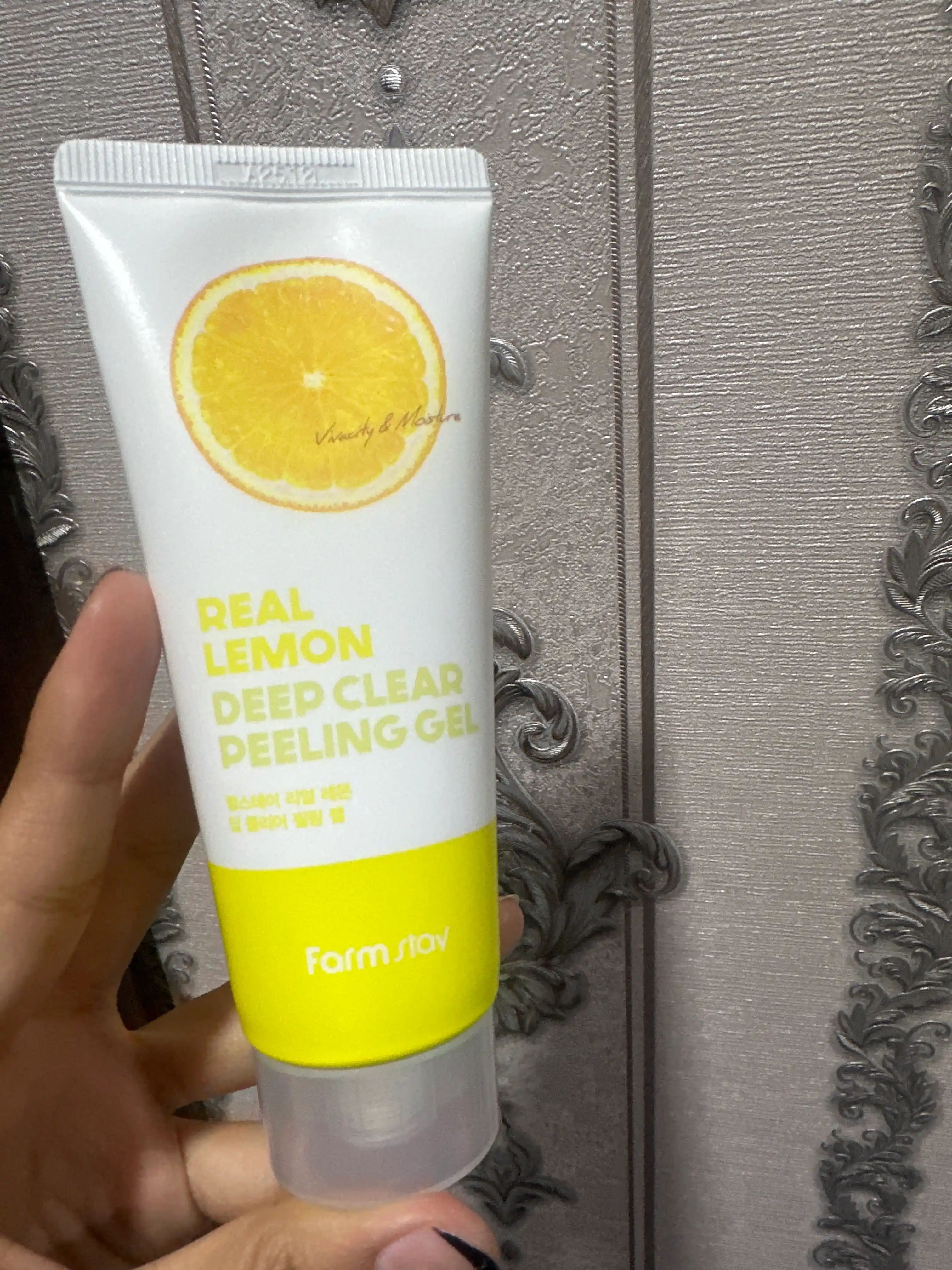 Пилинг-гель для очищения лица Real Deep Clear Peeling Gel, 100 мл