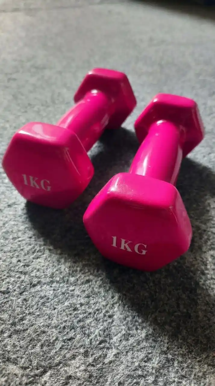 Gantel vinil qoplamali olti burchakli fitnes uchun, 0,5-1-1.5-2 kg, pushti va ko'k
