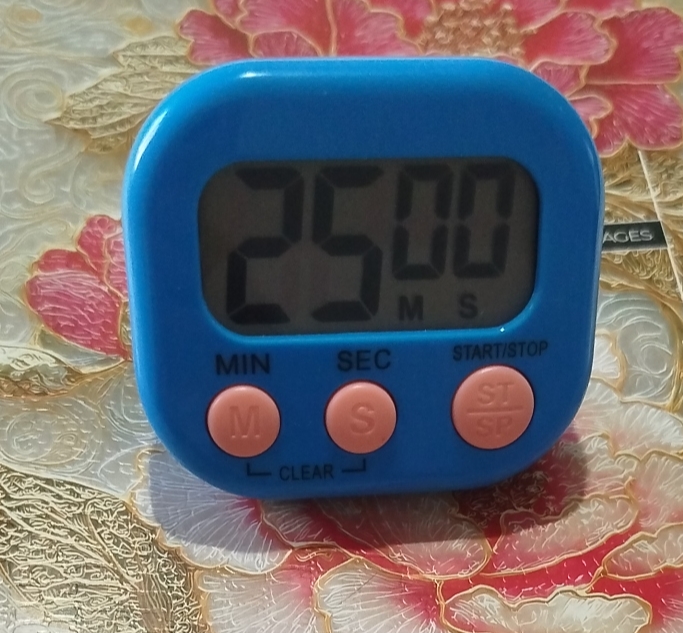 Magnitdagi elektron oshxona taymer, baland ovozli signal, tuxum qaynatish uchun